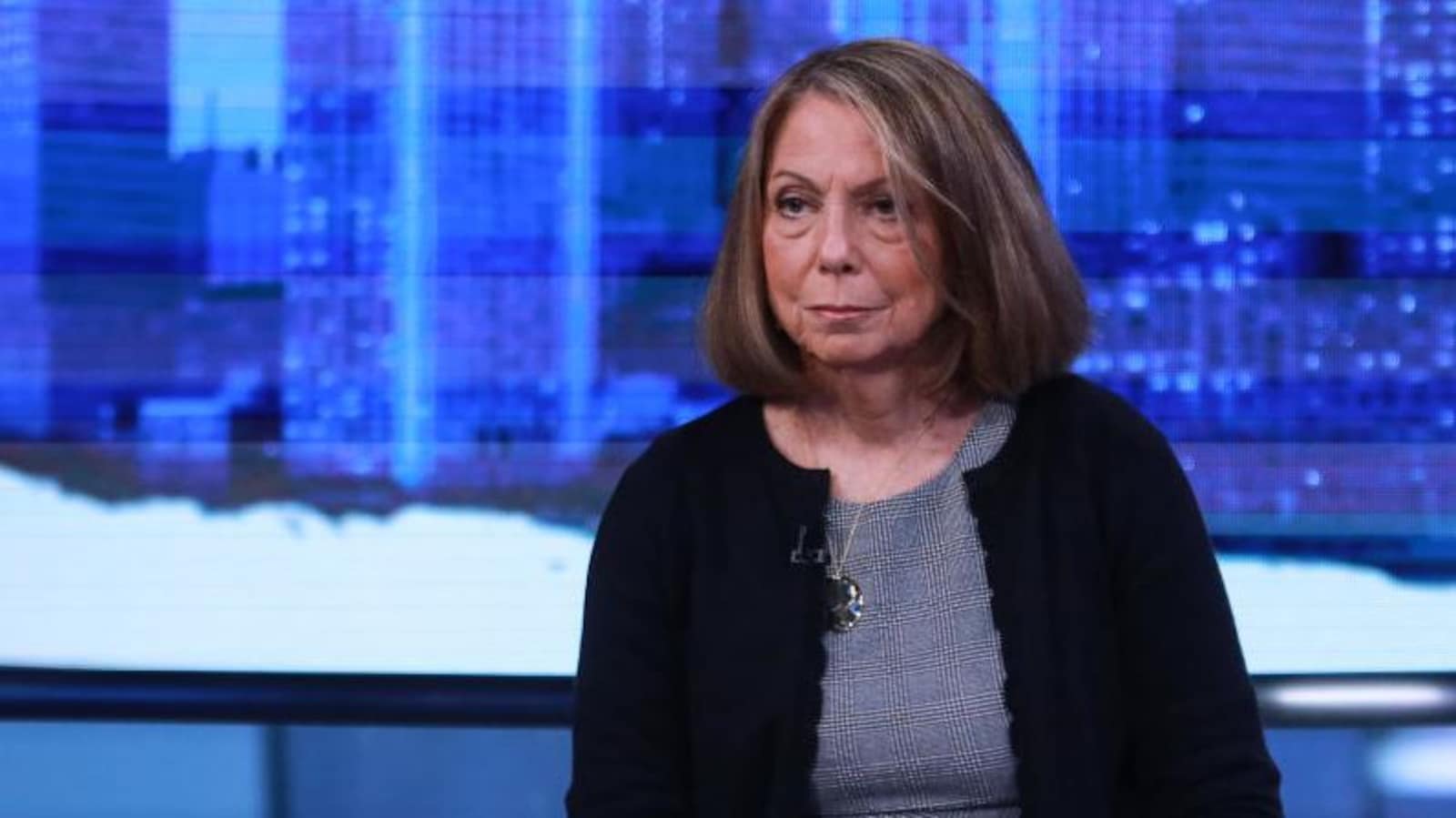 La journaliste Jill Abramson sur un plateau de télévision.