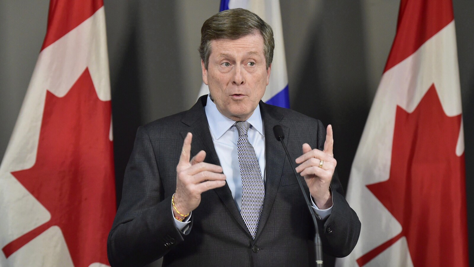 Le maire de Toronto John Tory en point de presse