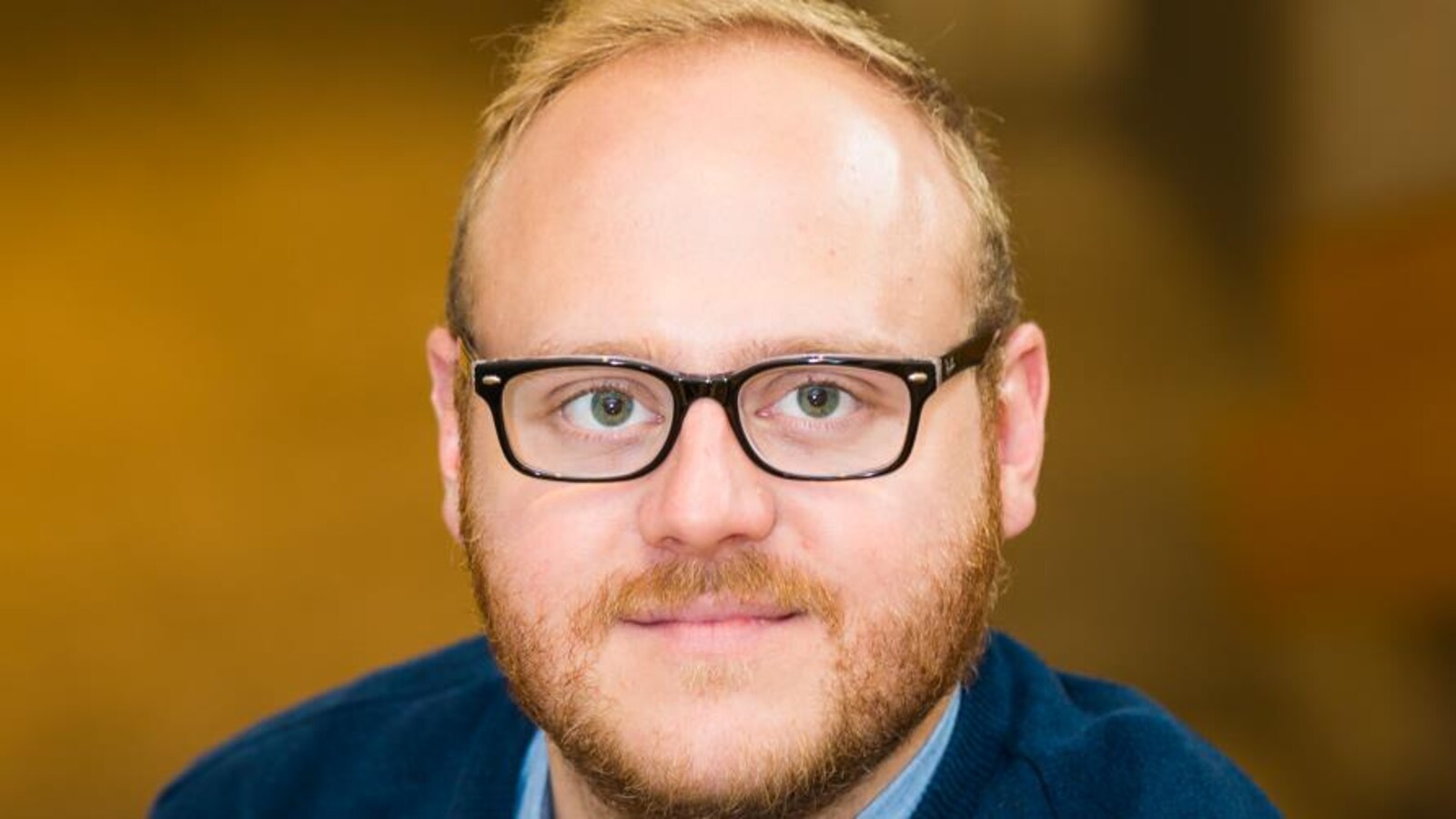 Portrait en plan rapproché de Jonas Desrosiers