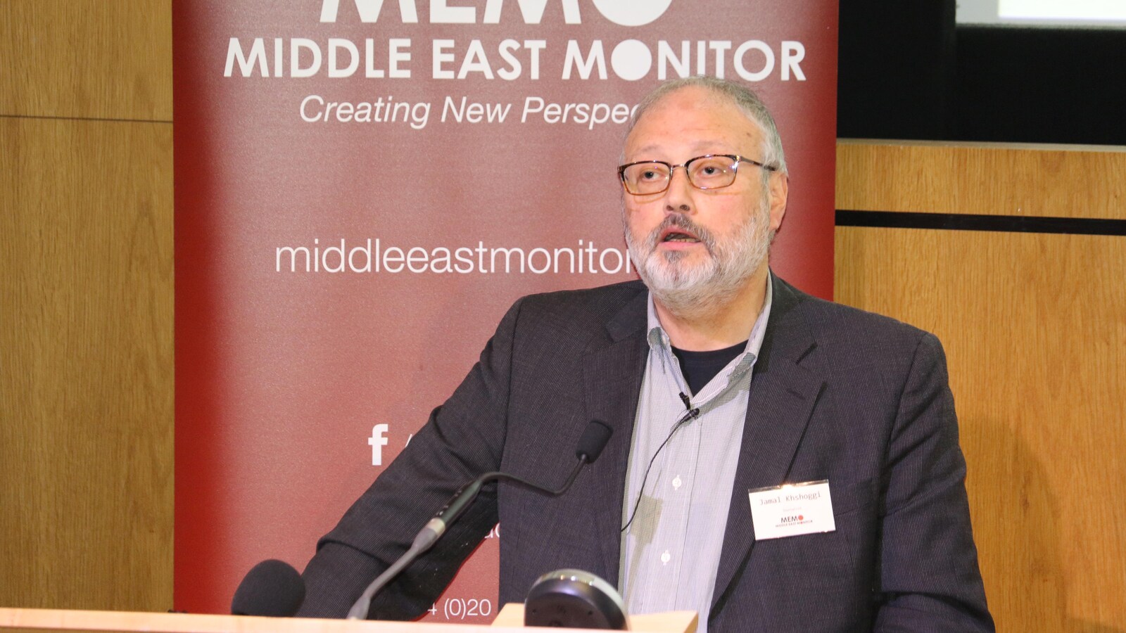 Le dissident saoudien Jamal Khashoggi prend la parole lors d'un événement organisé par Middle East Monitor à Londres.