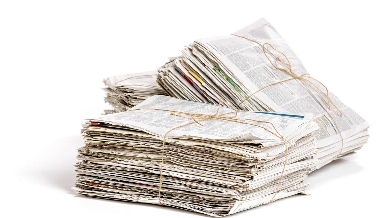 une pile de journaux
