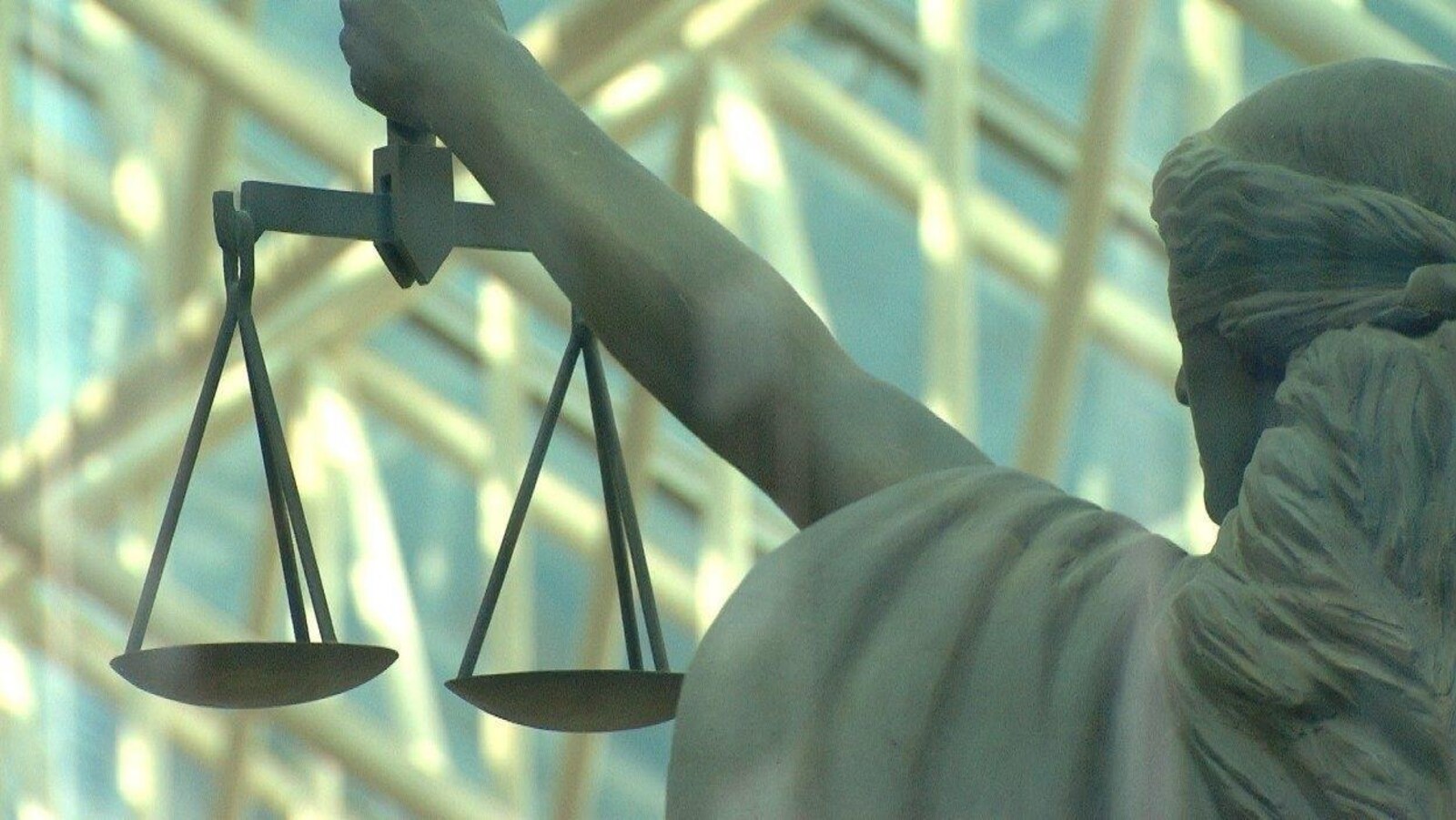 Une statue de la balance de la justice.
