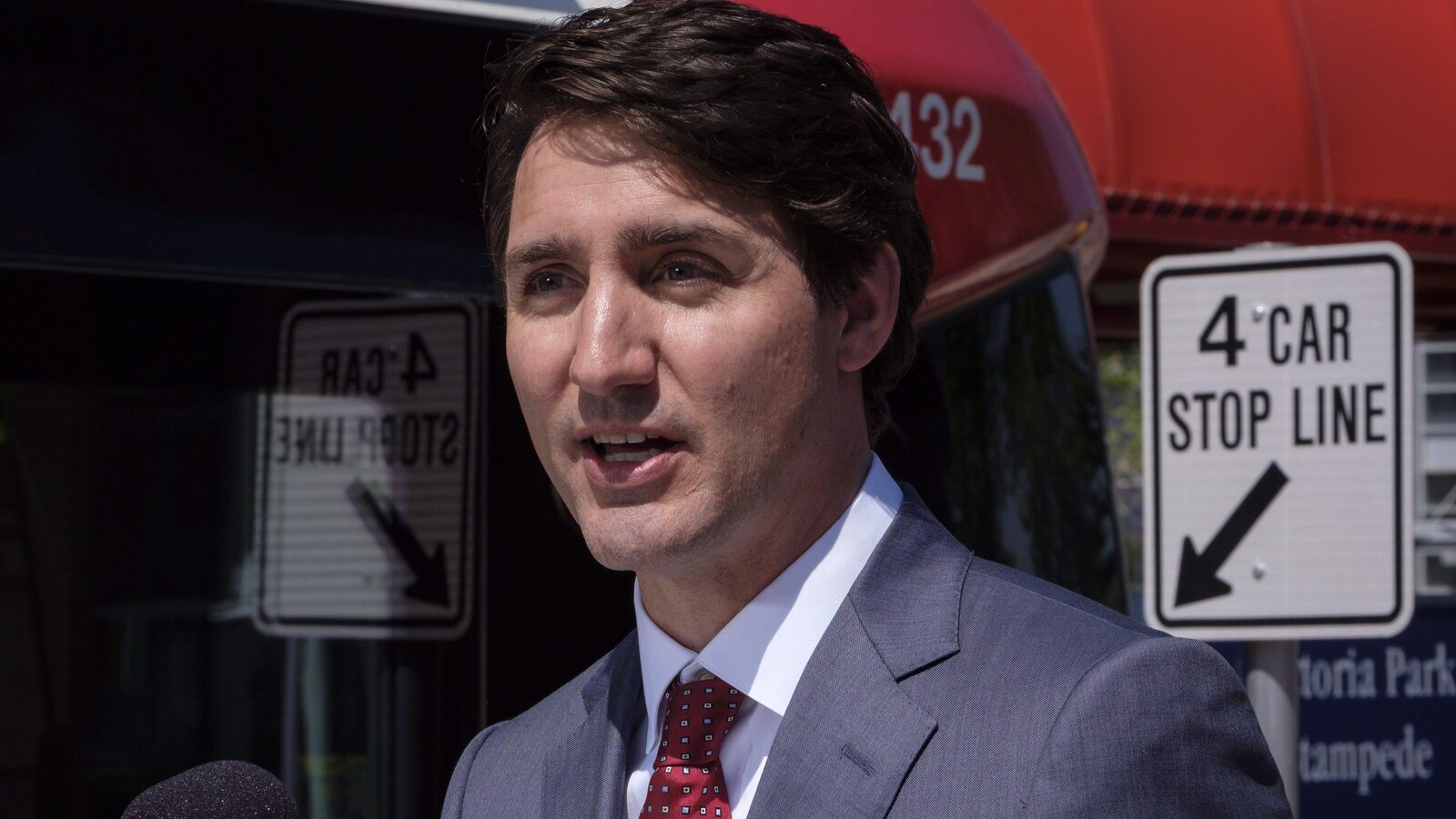 Le premier ministre Justin Trudeau fait une annonce à Calgary, le 15 mai 2018.