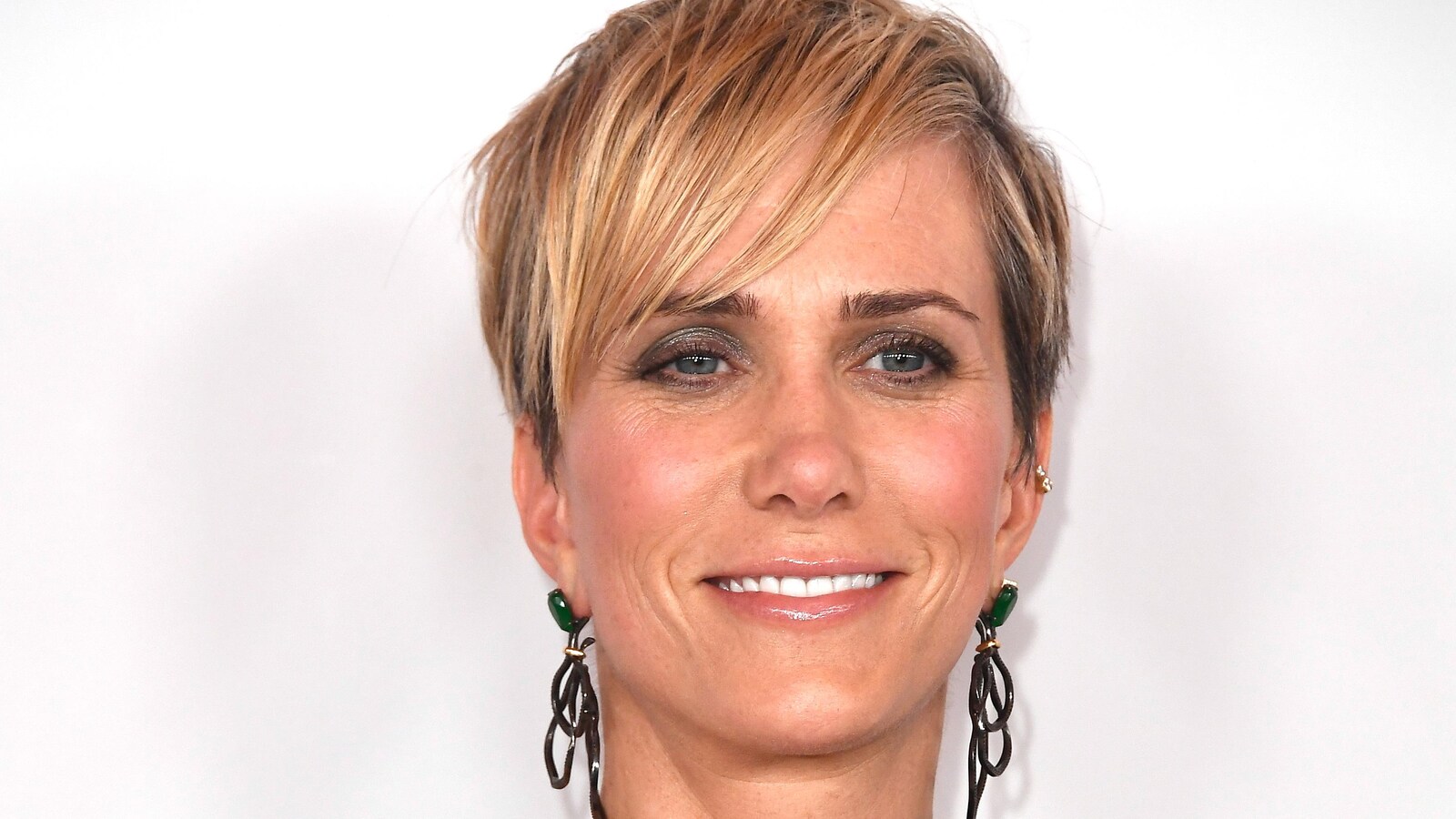 La comédienne Kristen Wiig pose pour les photographes.