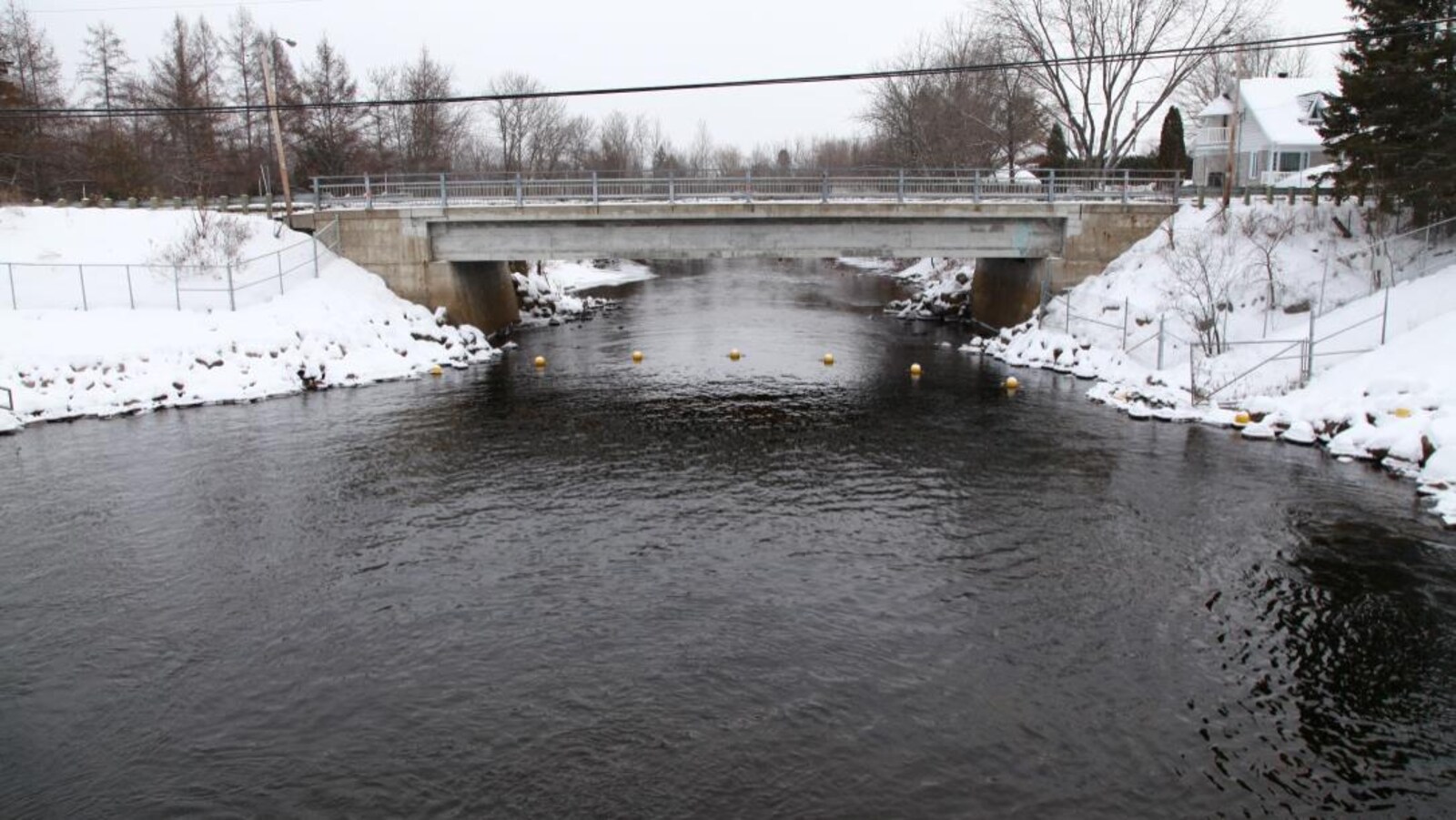 Une vue du barrage du lac Saint-Charles, principal source d'approvisionnement en eau potable de la Ville de Québec.