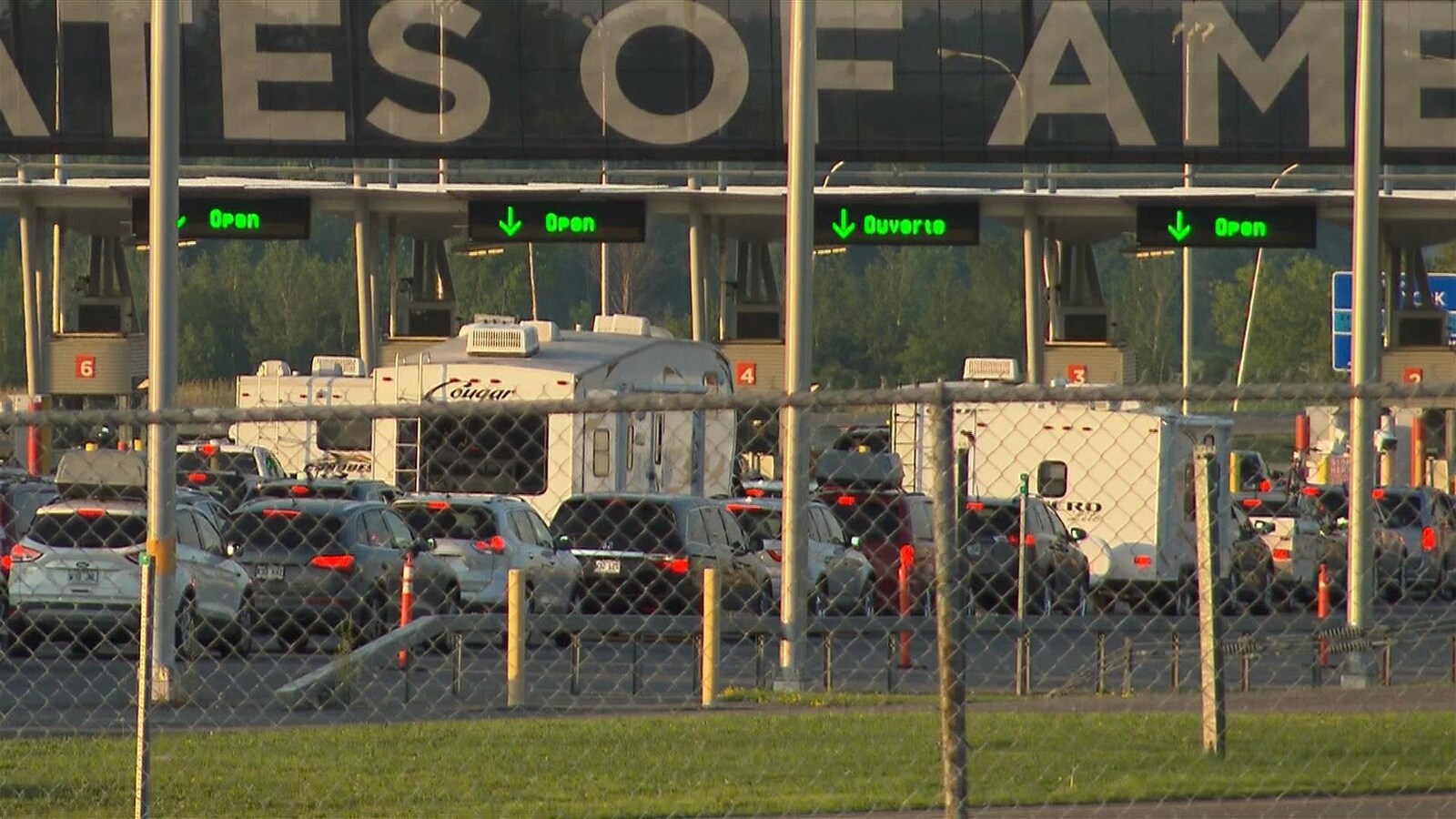 Les Québécois doivent s’armer de patience à la frontière ICI Radio