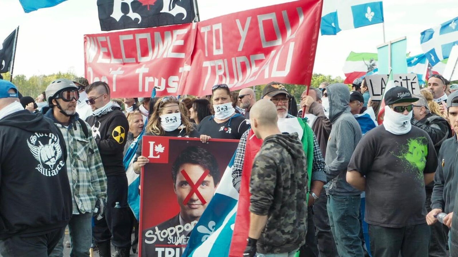 Les militants de Storm Alliance disaient manifester contre Justin Trudeau et les politiques libérales.