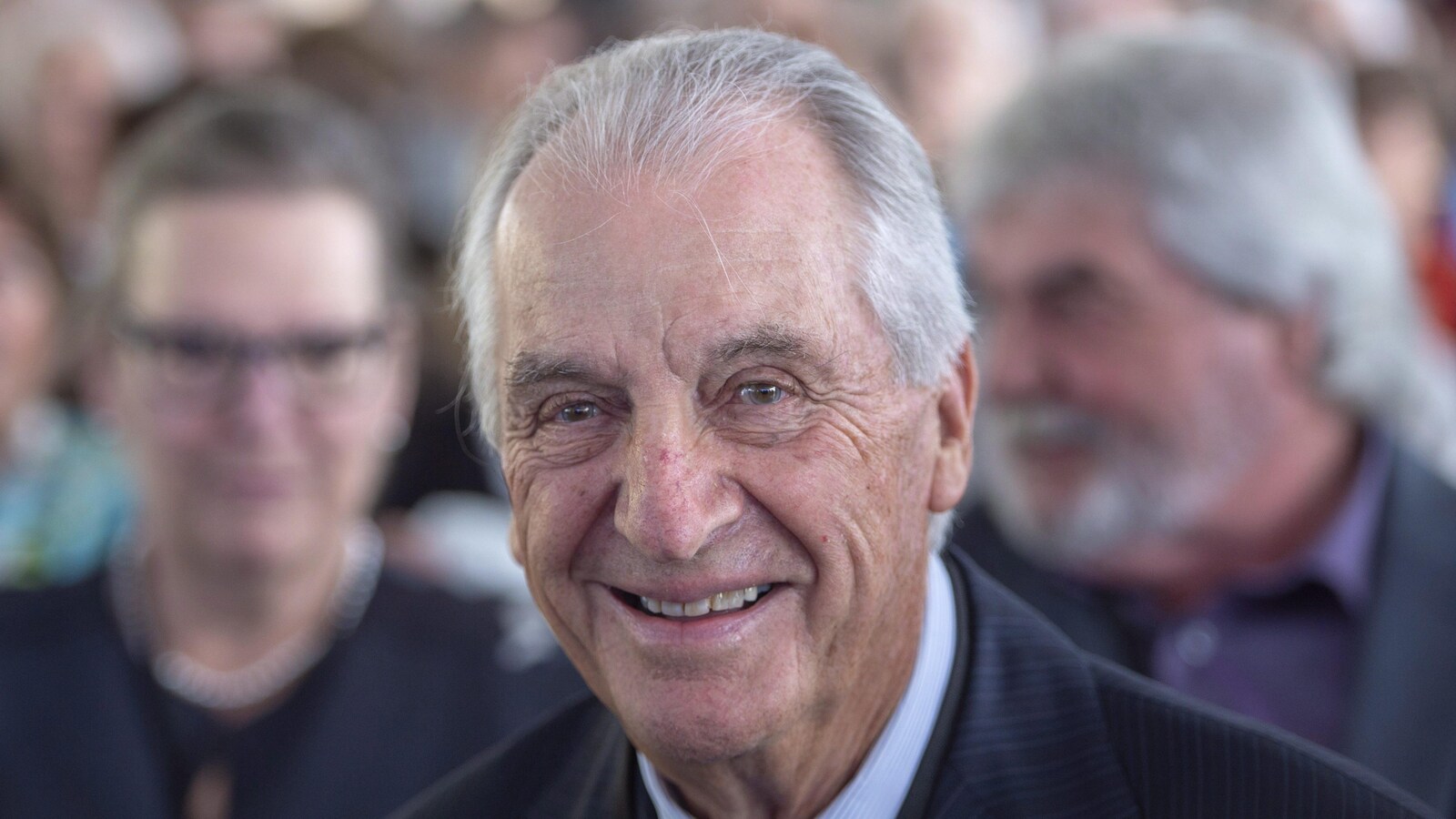 Laurent Beaudoin sourit à la caméra.