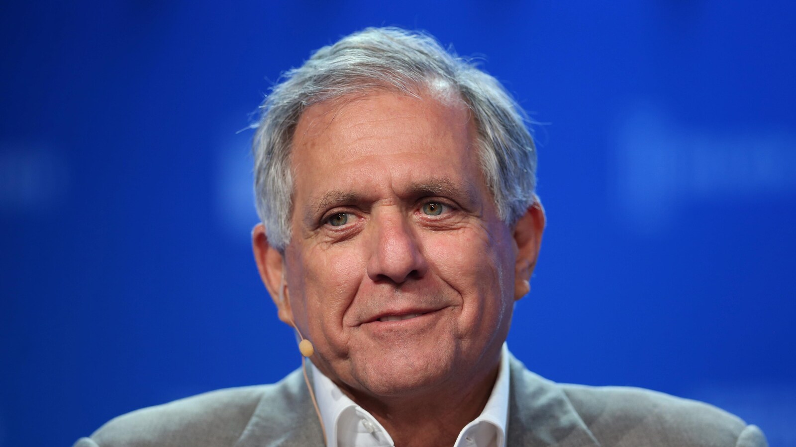 Leslie Moonves parle lors d'une entrevue.