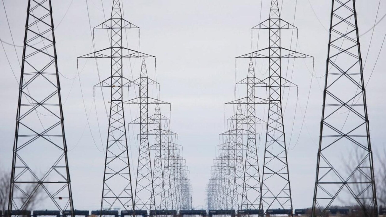 Des lignes à haute tension.