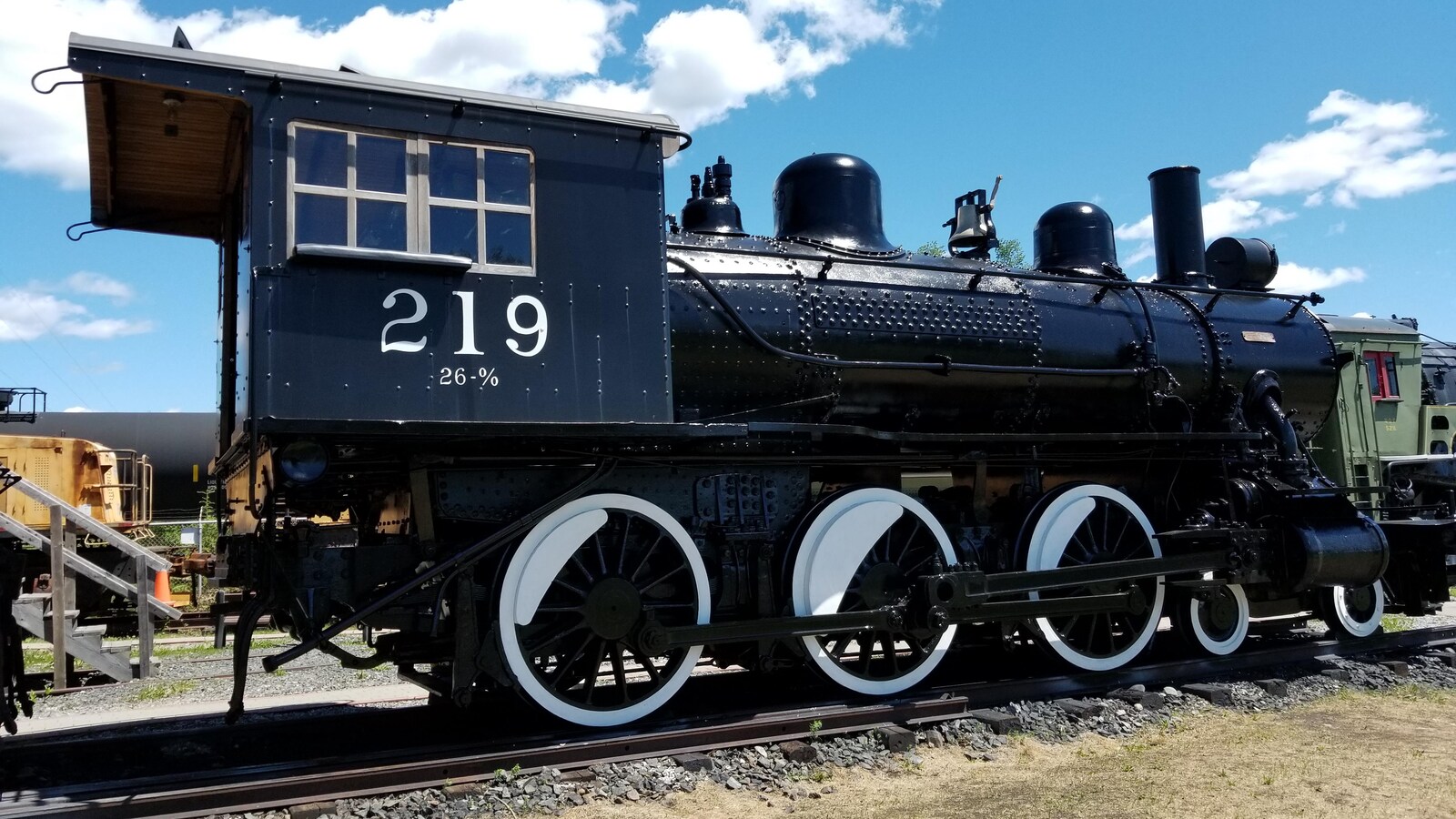 Une ancienne locomotive à vapeur du chemin de fer Temiskaming and Northern Ontario Railway.