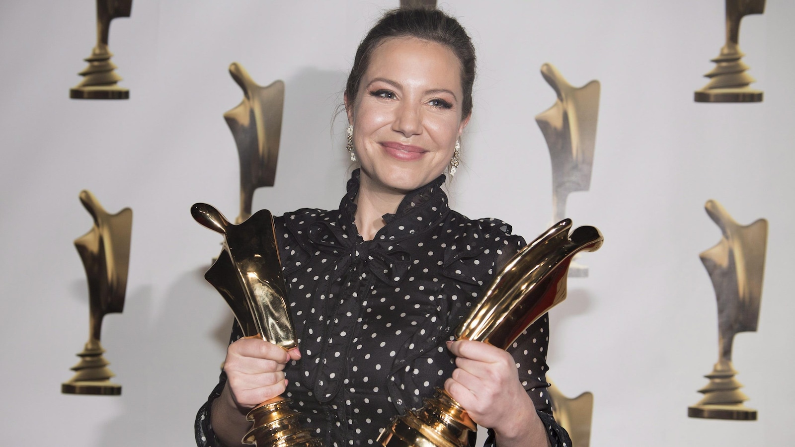 Magalie Lépine Blondeau a remporté deux trophées Artis : celui du meilleur rôle féminin dans une série dramatique annuelle, District 31, et celui de personnalité de l’année.