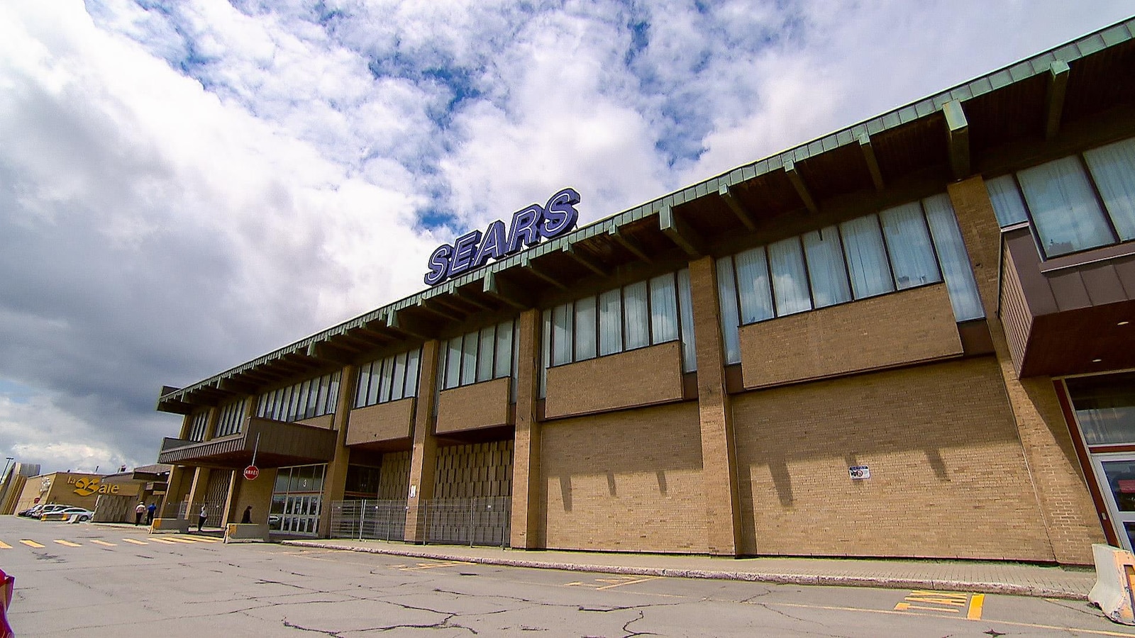 La façade d'un magasin de la chaîne Sears à Québec