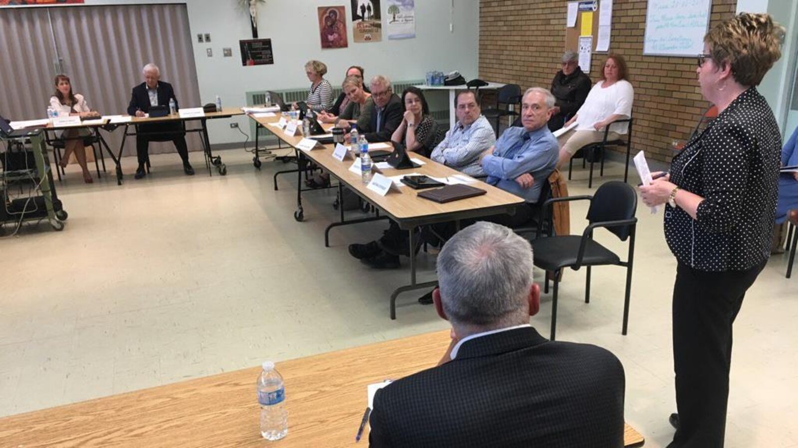 La mairesse de Pohénégamook, Louise Labonté, à la séance du conseil d'administration du CISSS du Bas-Saint-Laurent.