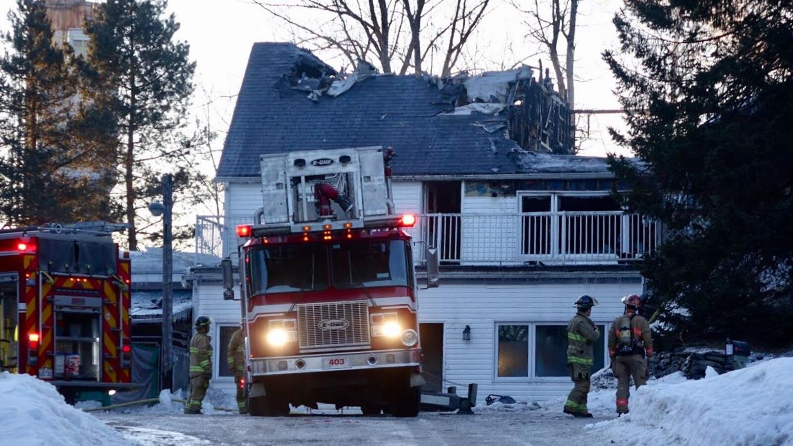 Une maison de la rue Wellington Sud ravagée par les flammes.