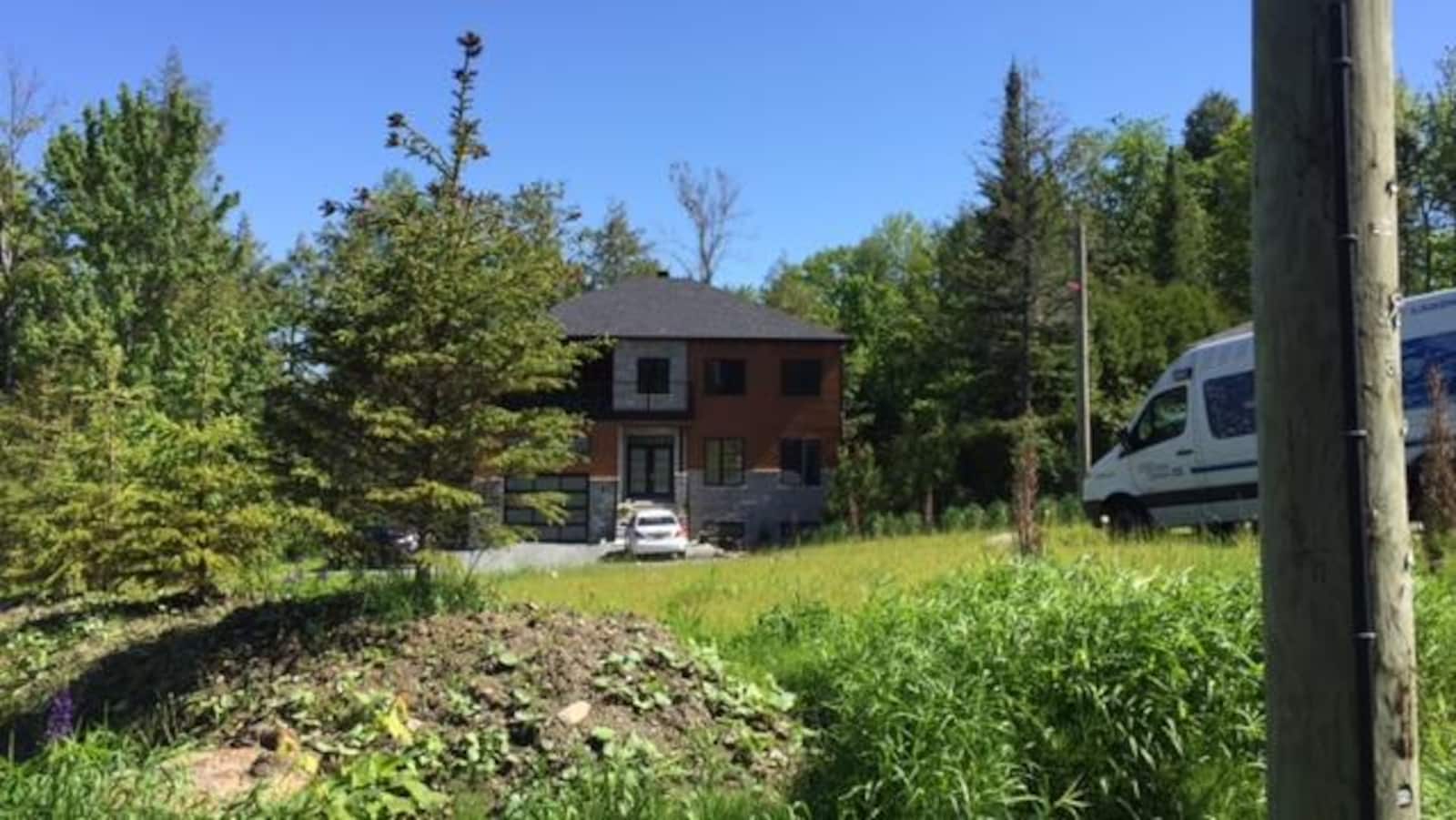 Une maison ciblée par des coups de feu à SainteCatherinedeHatley ICI RadioCanada.ca