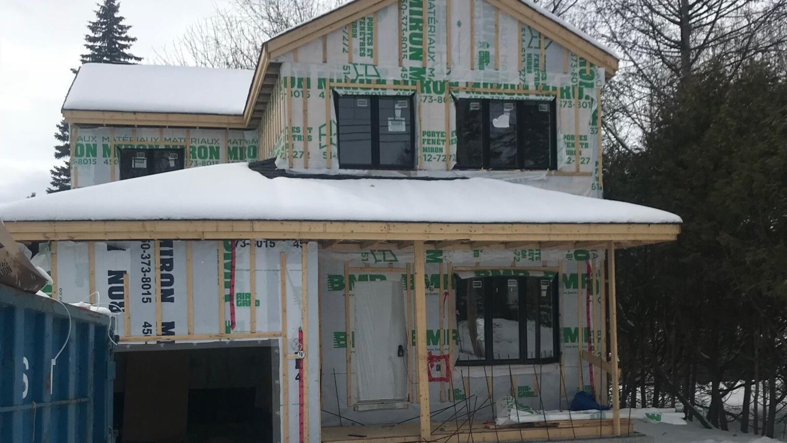 Un propriétaire foncier précurseur qui vend sa maison dans l’ouest de l’île de Montréal propose à l’acheteur potentiel de la payer en bitcoins.
