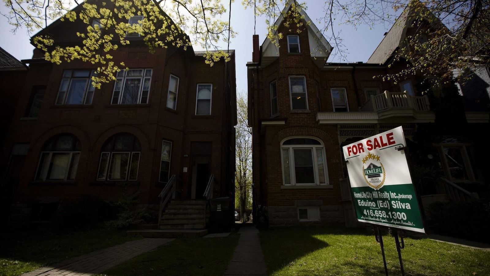 Photo d'une affiche pour la vente d'une maison à Toronto