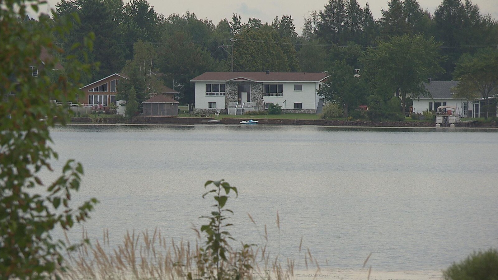Maisons devant le lac à la tortue