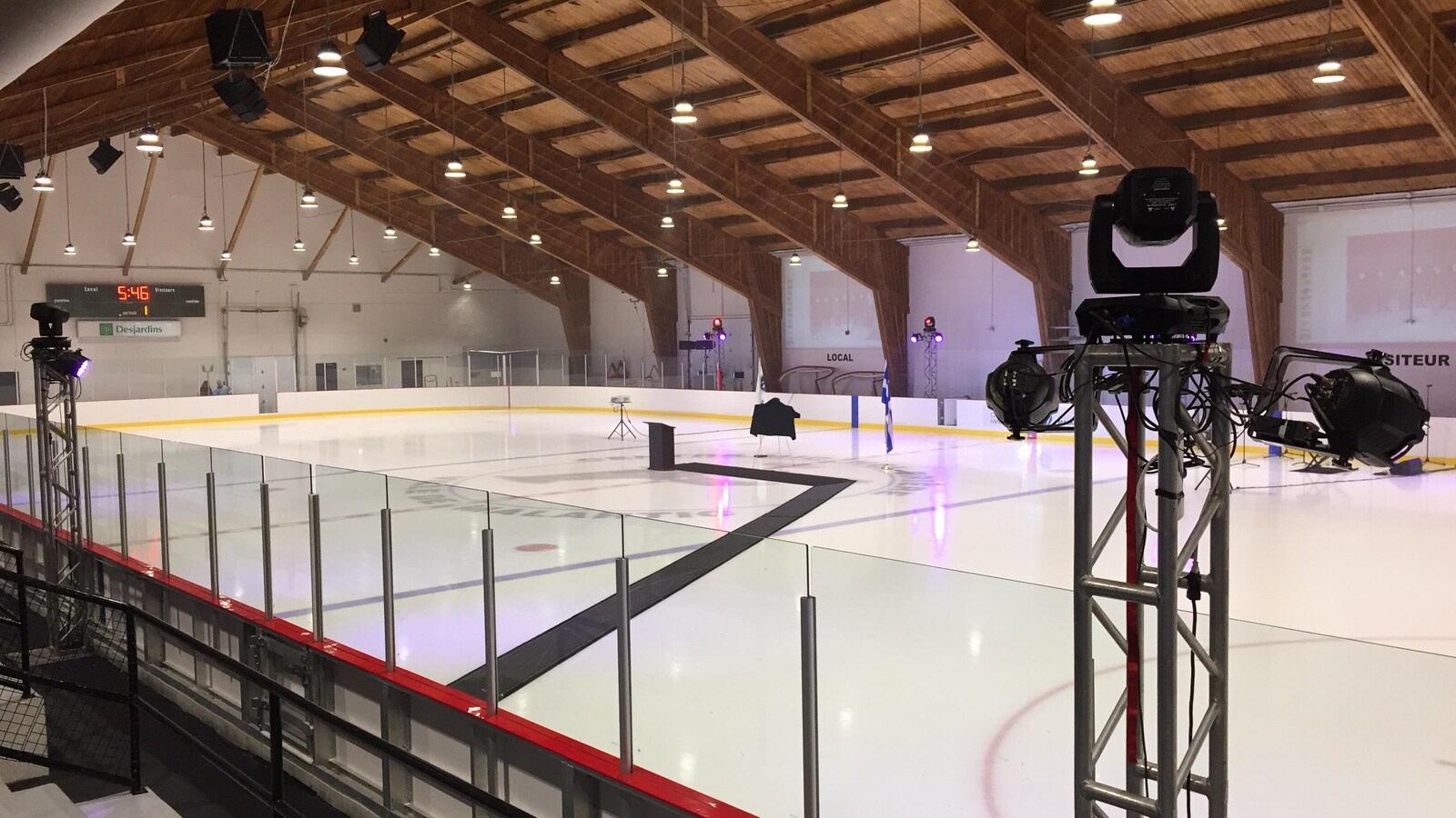 La Ville de Malartic a décidé de conserver l'imposante structure de bois de l'aréna datant des années 50 qui a été sablée et vernie.