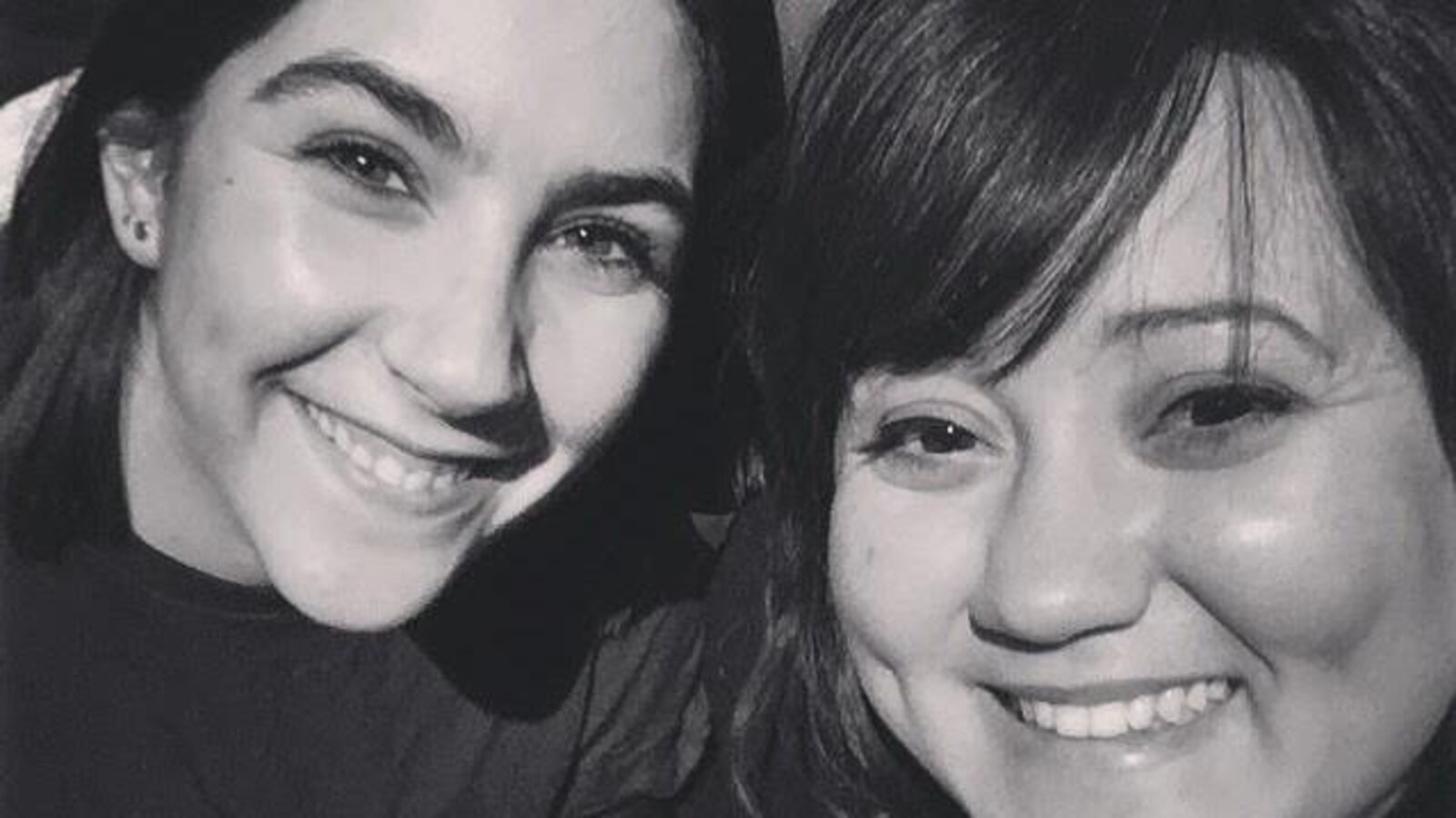 Égoportrait de Manal Drissi et de son invitée Juliette à la Place des Arts.