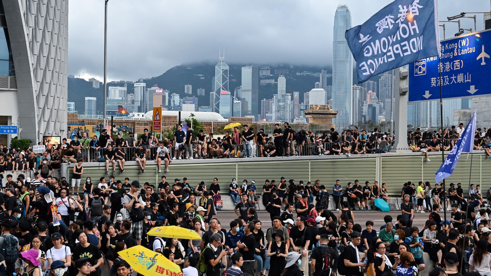 Tensions entre Londres et Pékin sur Hong Kong — Relations internationales Tensions entre Londres et Pékin sur Hong Kong — Relations internationales