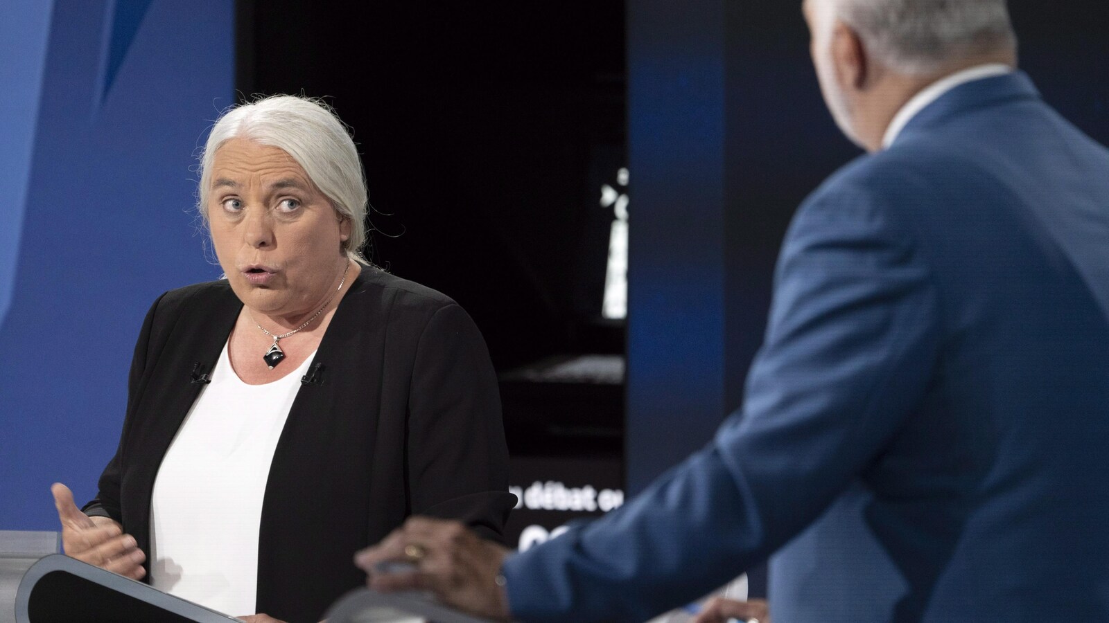 Manon Massé répond à son adversaire libéral Philippe Couillard.