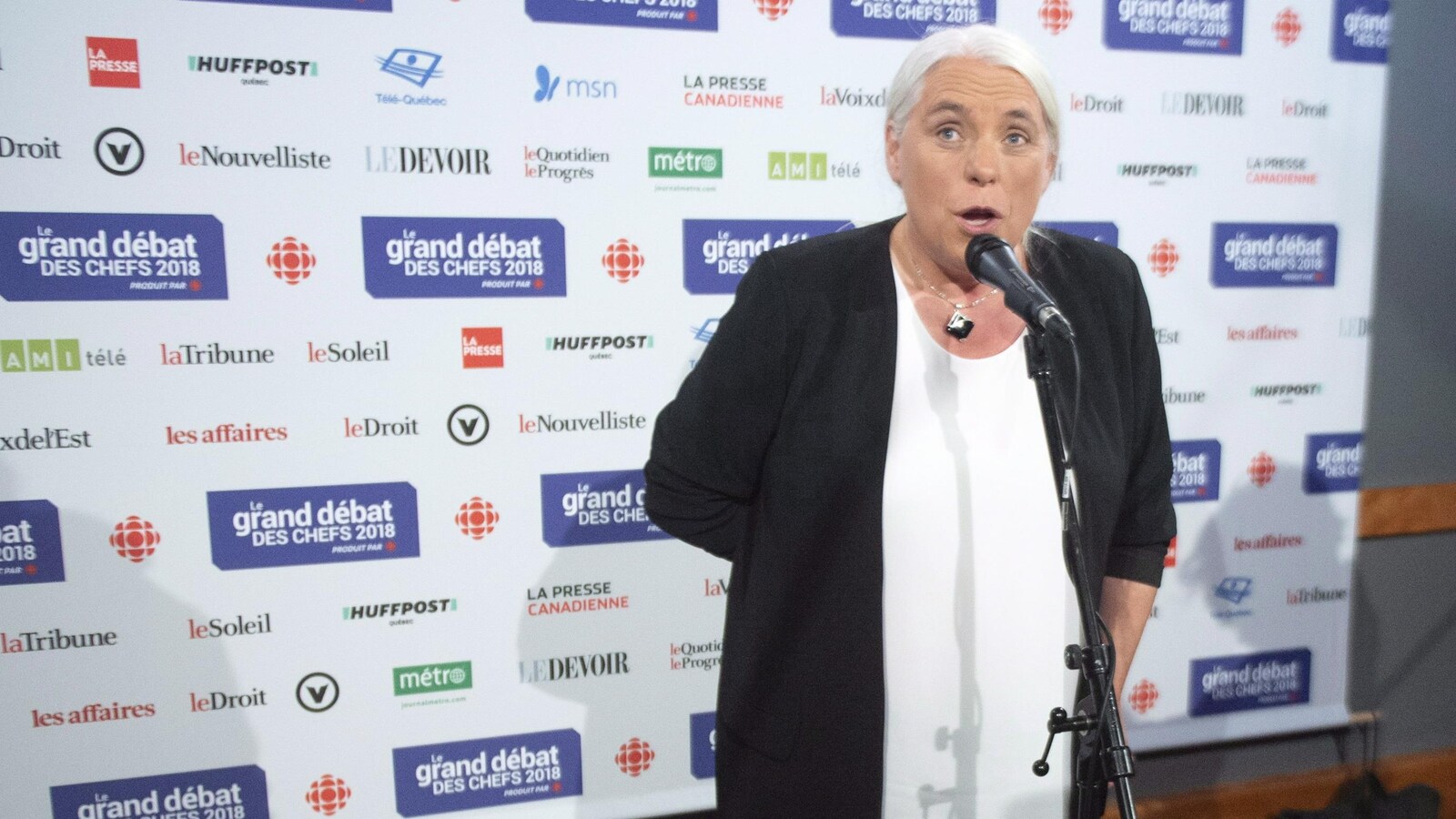 Manon Massé, la co-porte-parole de Québec solidaire, s'adresse aux médias après le débat des chefs.