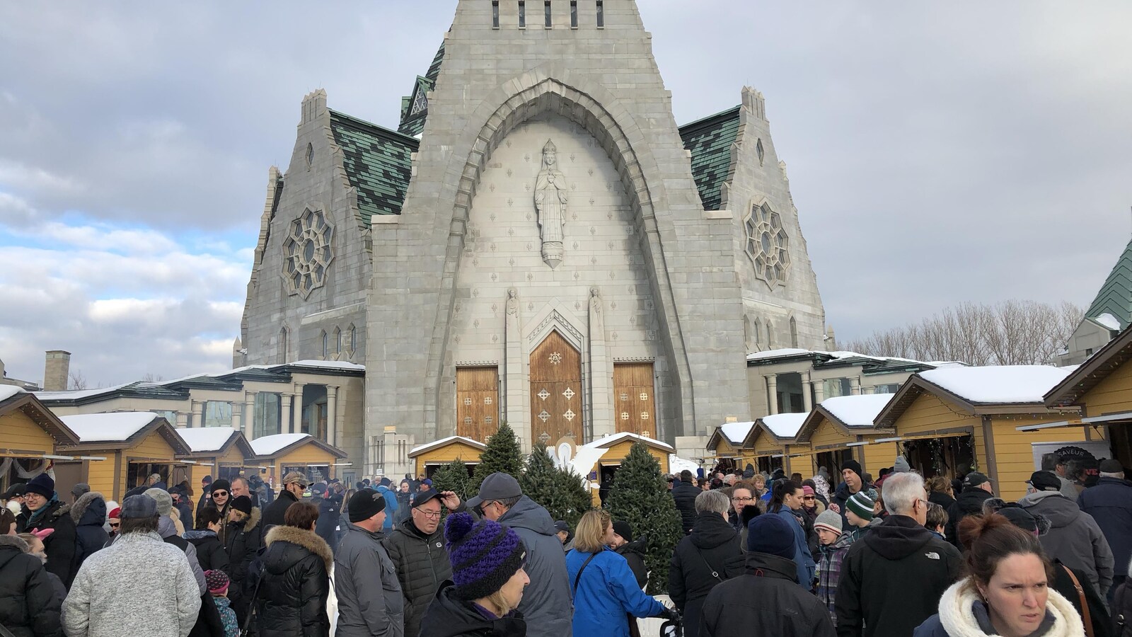Le marché de Noël du Sanctuaire Notre-Dame-du-Cap bât son plein.