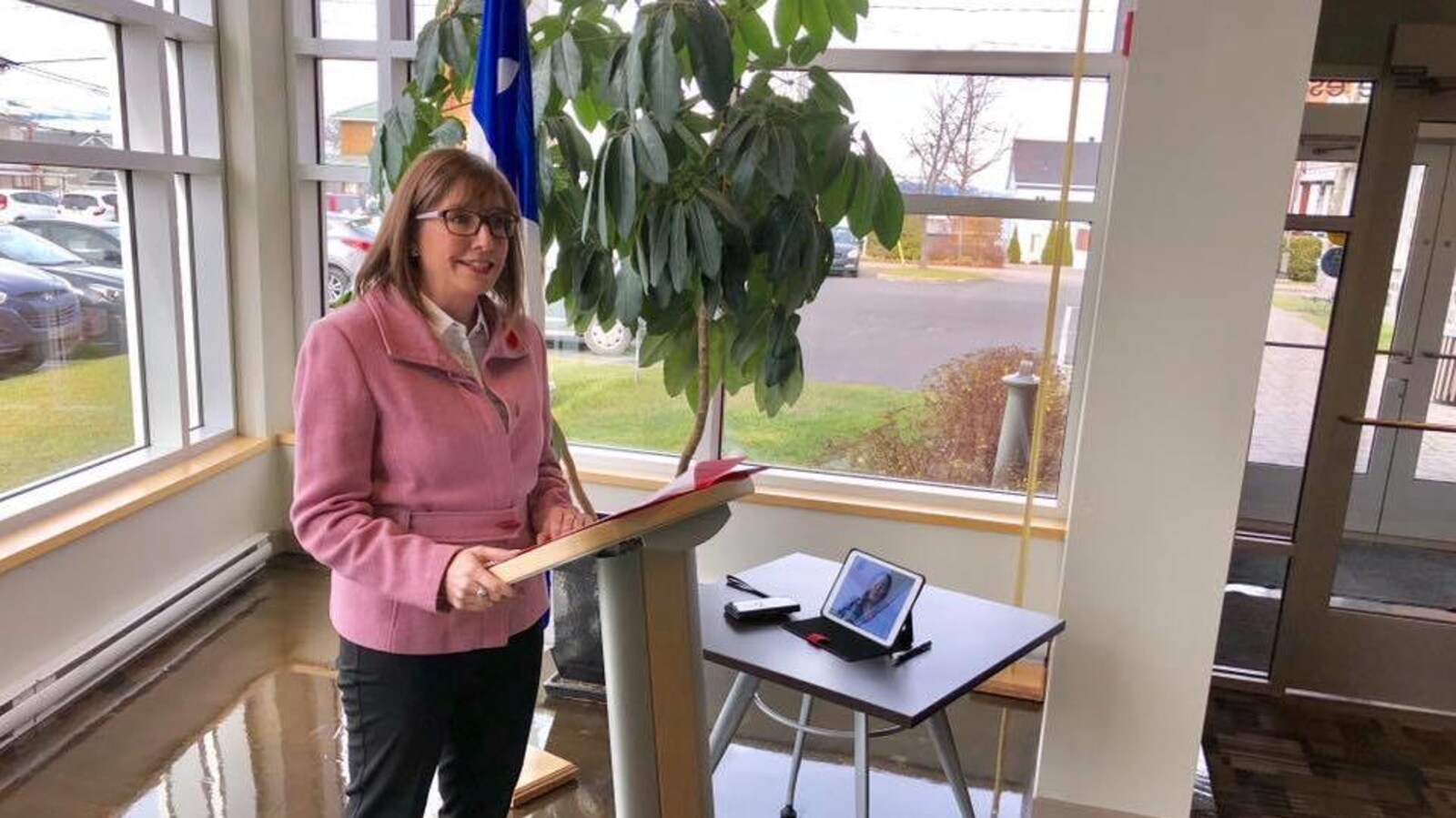 Marie-Eve Proulx lors d'un point de presse