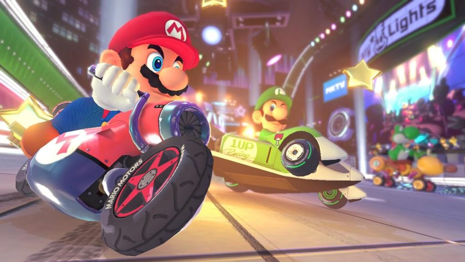 Mario, au volant d'une moto, double son frère Luigi.