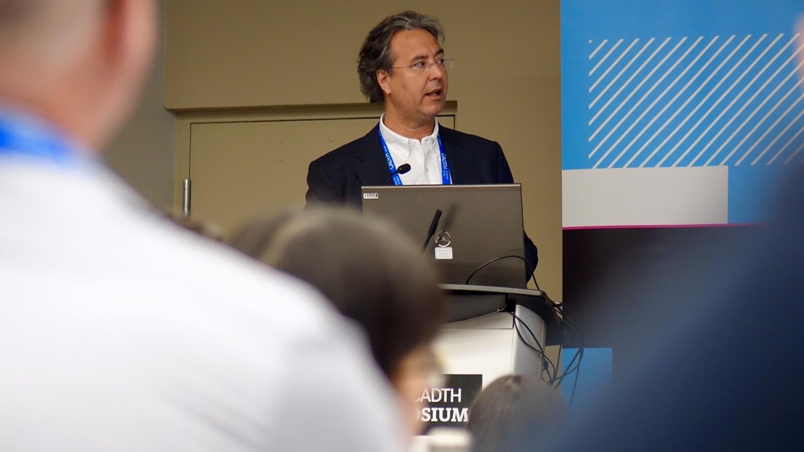 Dr Mark Ware, de l'Université de McGill à Montréal et médecin-chef pour l'entreprise Canopy lors d'un colloque à Edmonton.