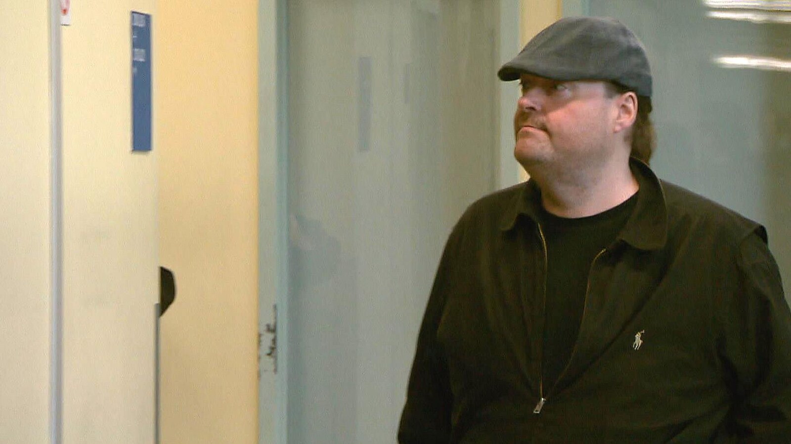 L'ex-animateur Martin Pouliot au palais de justice de Québec