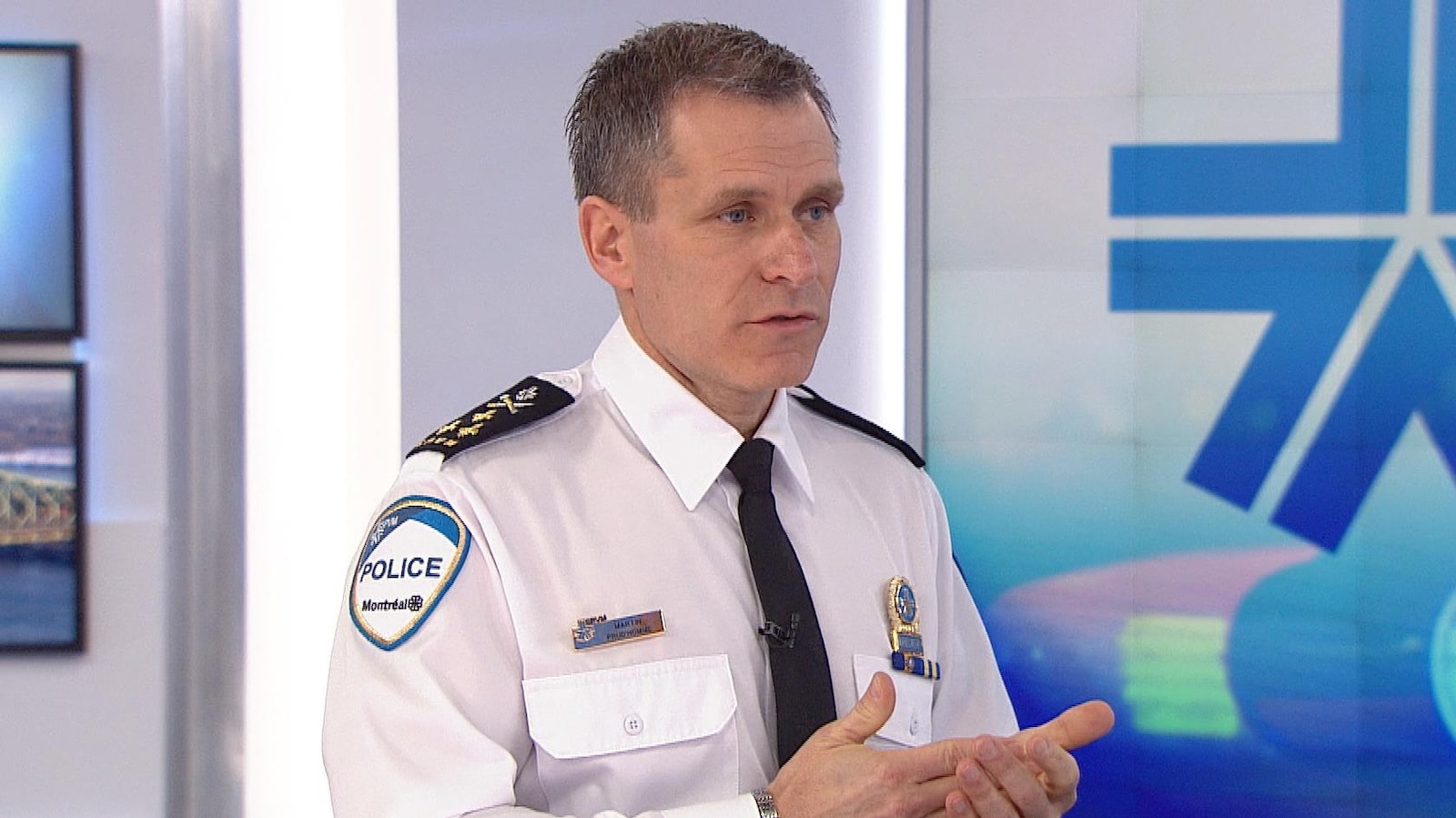 Martin Prud'homme s'exprime sur un des plateaux télé de Radio-Canada.