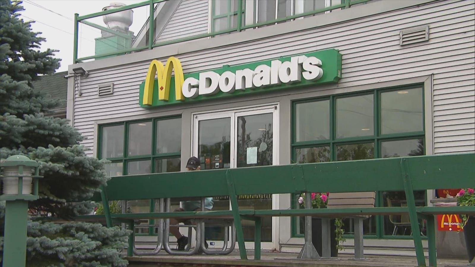 Une fillette agressée dans les toilettes d'un McDonald's de Granby Une fillette agressée dans les toilettes d'un McDonald's de Granby