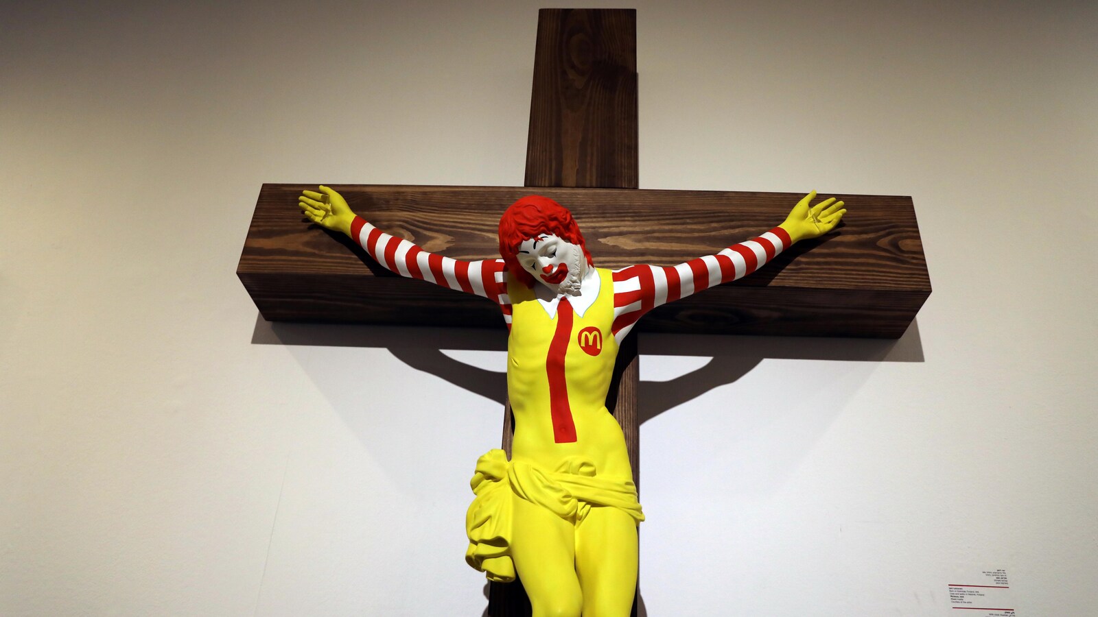 La sculpture de l'artiste finlandais Jani Leinonen, intitulée « McJesus ».