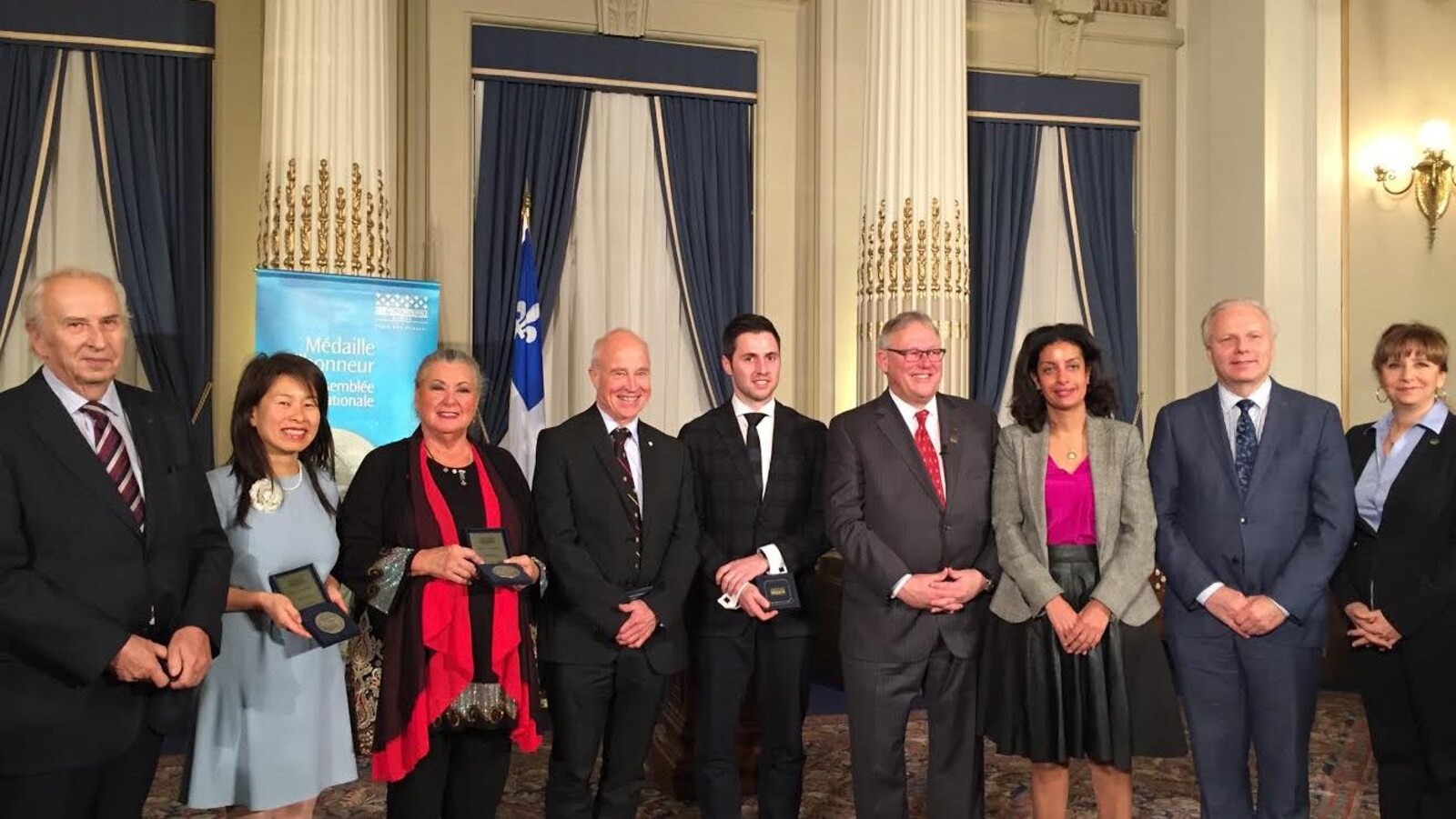 Les récipiendaires de la médaille d'honneur de l'Assemblée nationale.