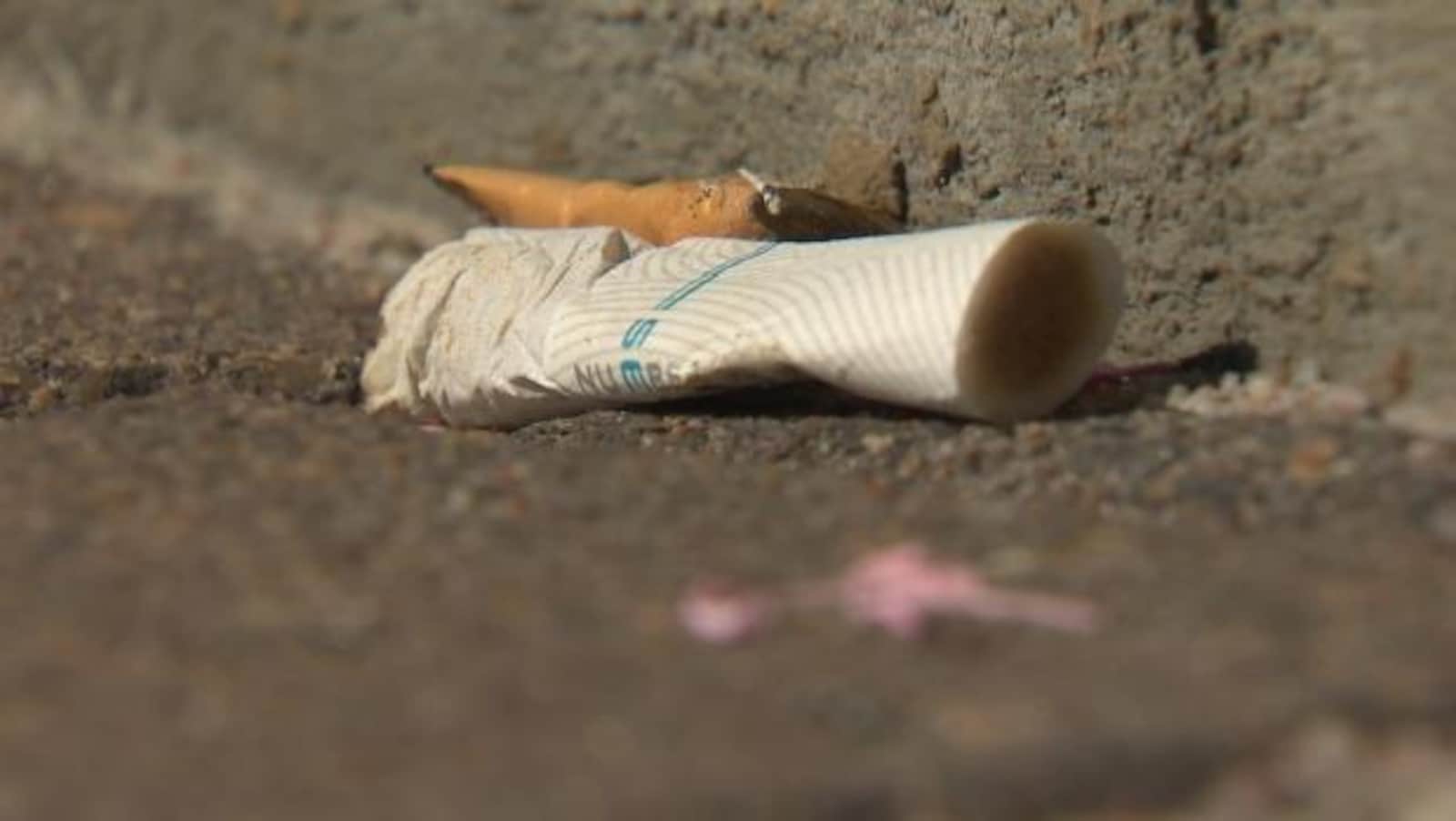 Un mégot de cigarette par terre