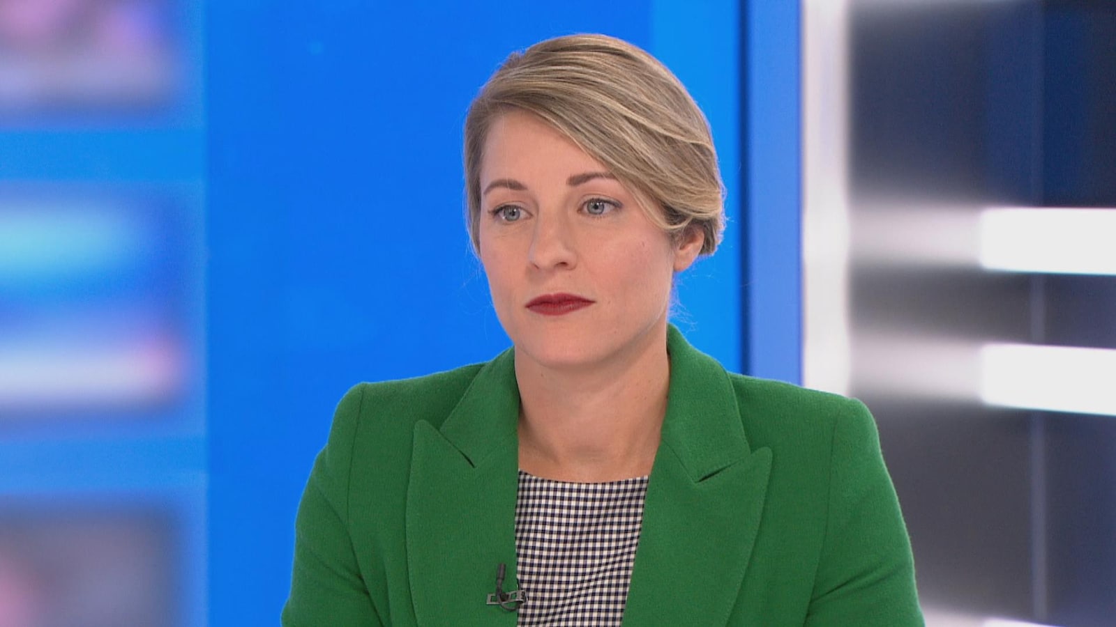 Mélanie Joly a dit c'était un « scandale » que le premier ministre Doug Ford n'ait pas prononcé un mot en français lors du discours du Trône. Elle s'adressait à l'animateur du 24|60, Sébastien Bovet.