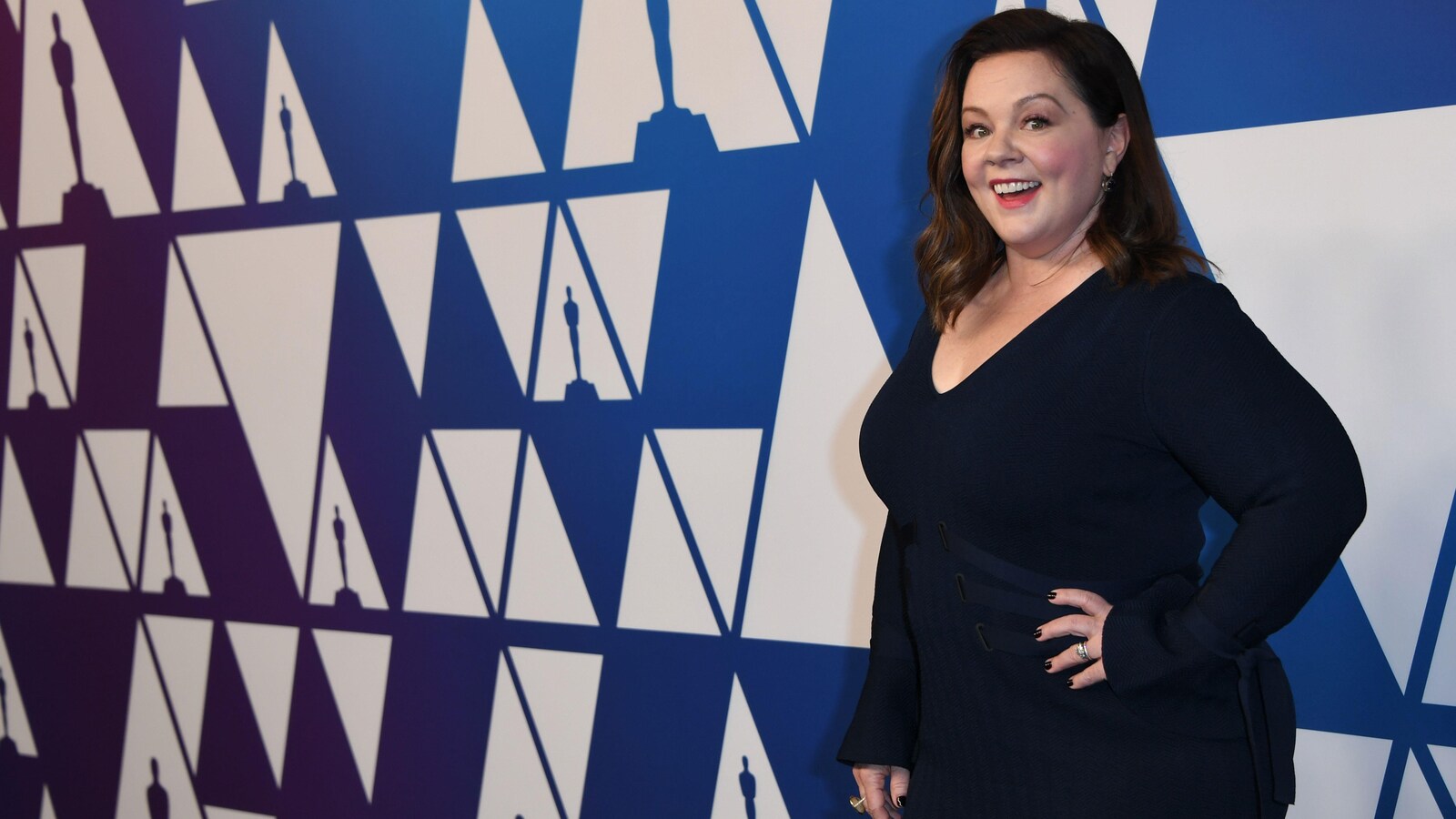 Melissa McCarthy sourit.