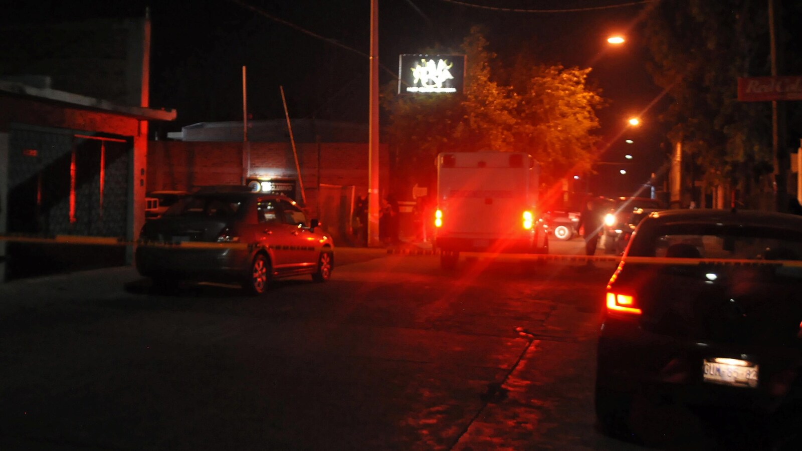 Des hommes armés sont arrivés dans la nuit de vendredi à samedi devant le bar La Playa dans la ville de Salamanca.