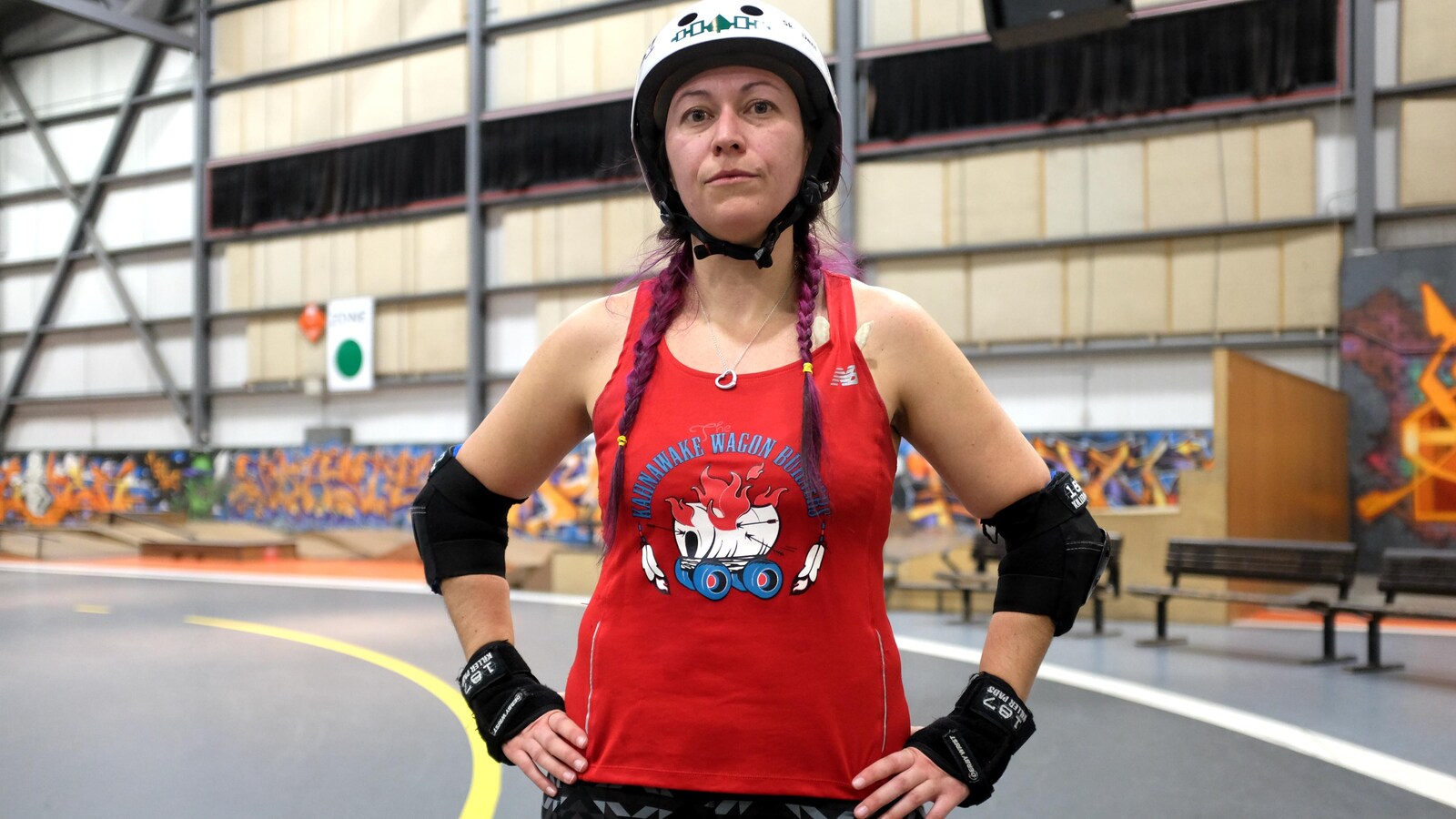 Michelle « Squarrior » Cross fait partie de l'équipe autochtone qui participe à la Coupe du monde de roller derby.