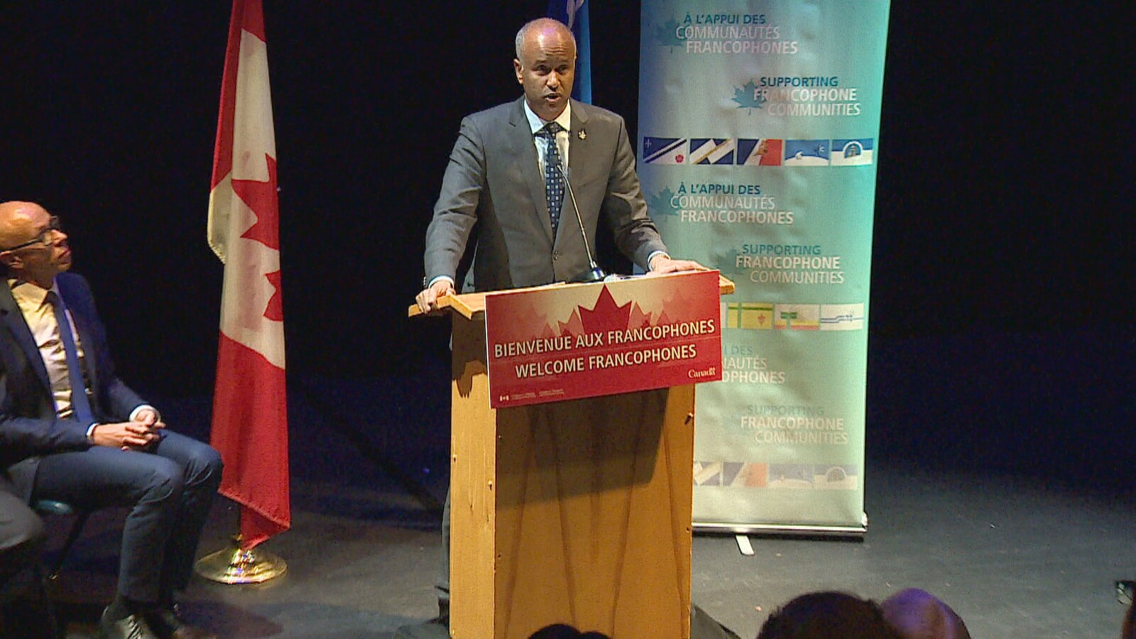 Le ministre Ahmed Hussen au pupitre