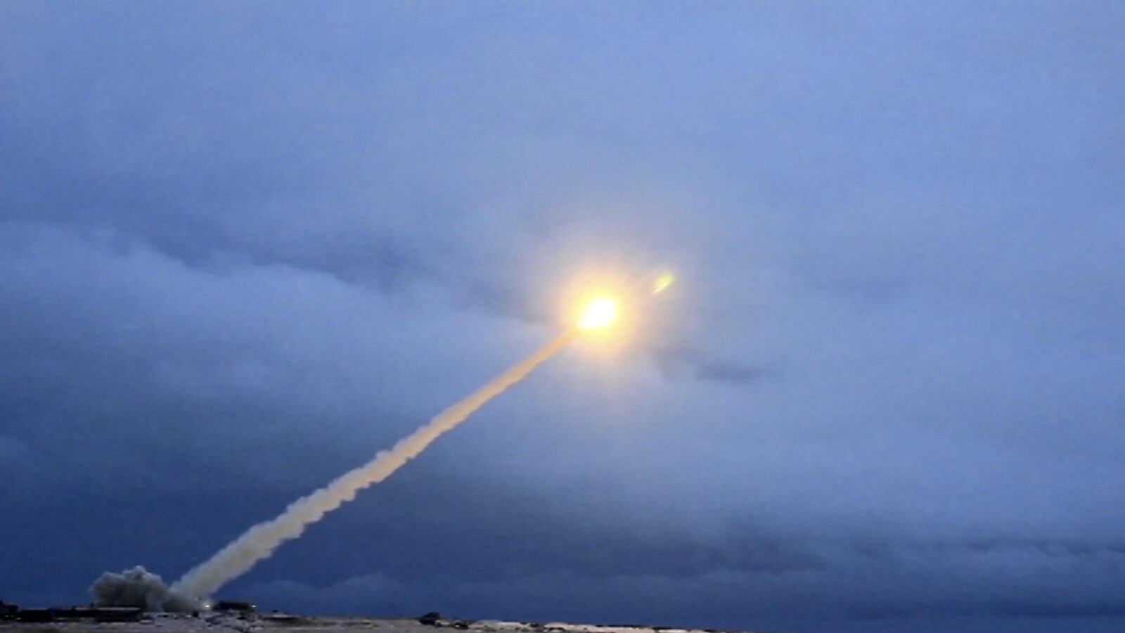 Lancement d’un missile intercontinental russe qui pourrait être équipé d’une tête nucléaire.