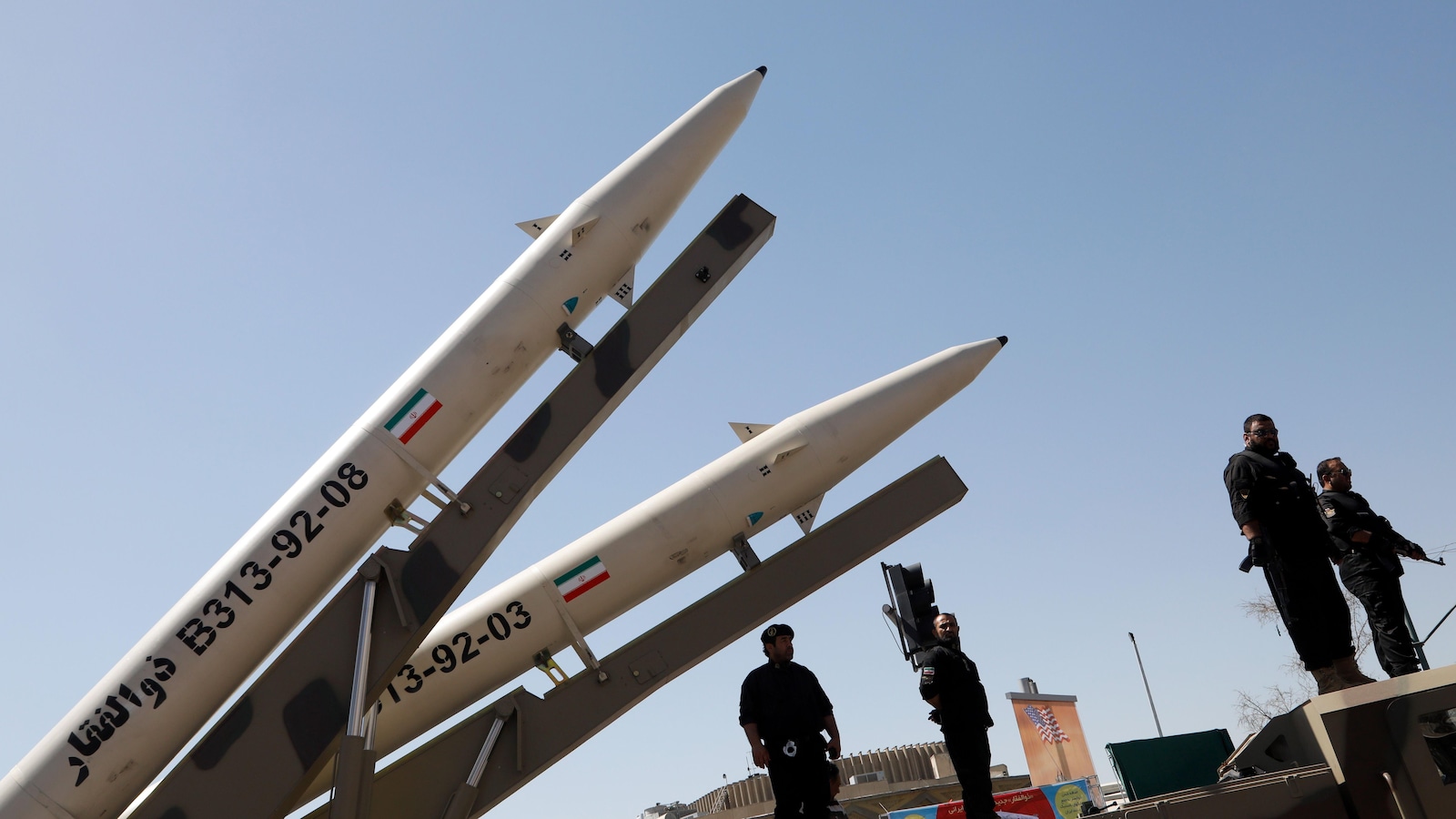 Deux missiles.