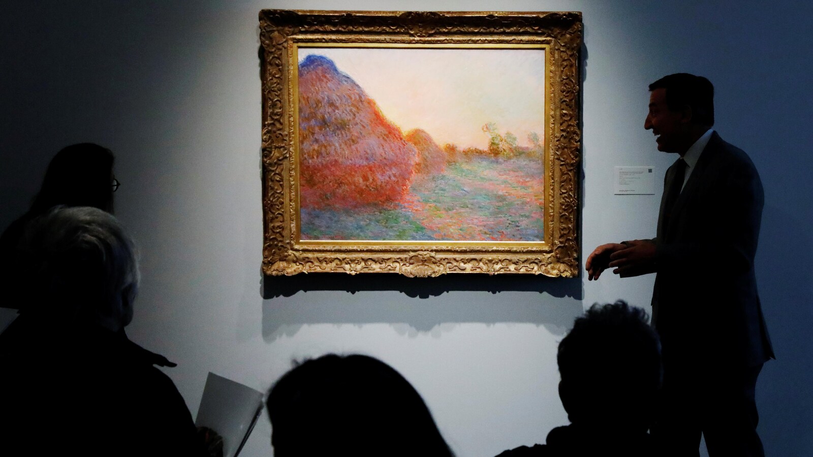 Le tablea représente une meule de foin au crépuscule.