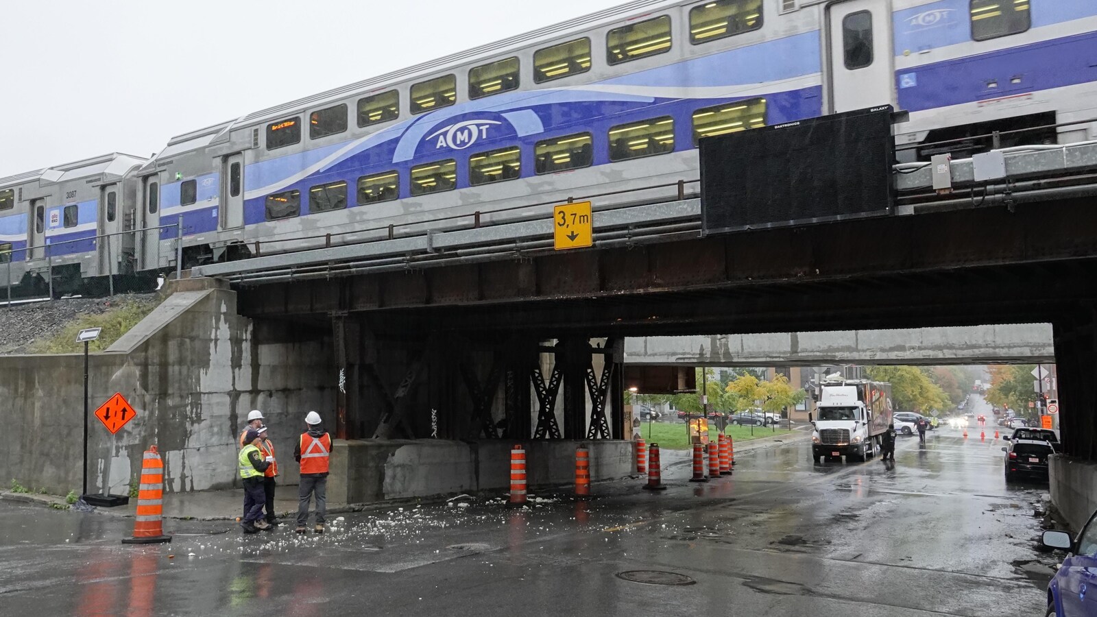 Un pont ferroviaire.