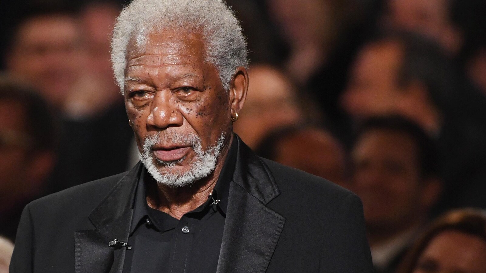 Morgan Freeman livre un discours lors du gala rendant hommage à Diane Keaton, à Los Angeles, en 2017.