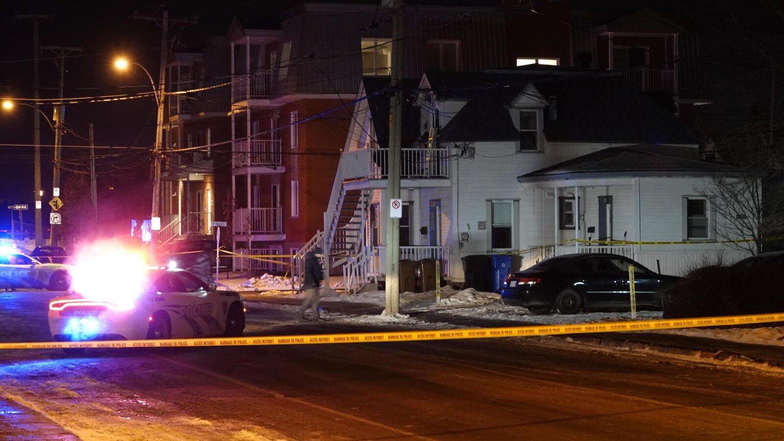 Voiture de police dans un périmètre de sécurité à Charlemagne, le soir du 12 décembre 2018.