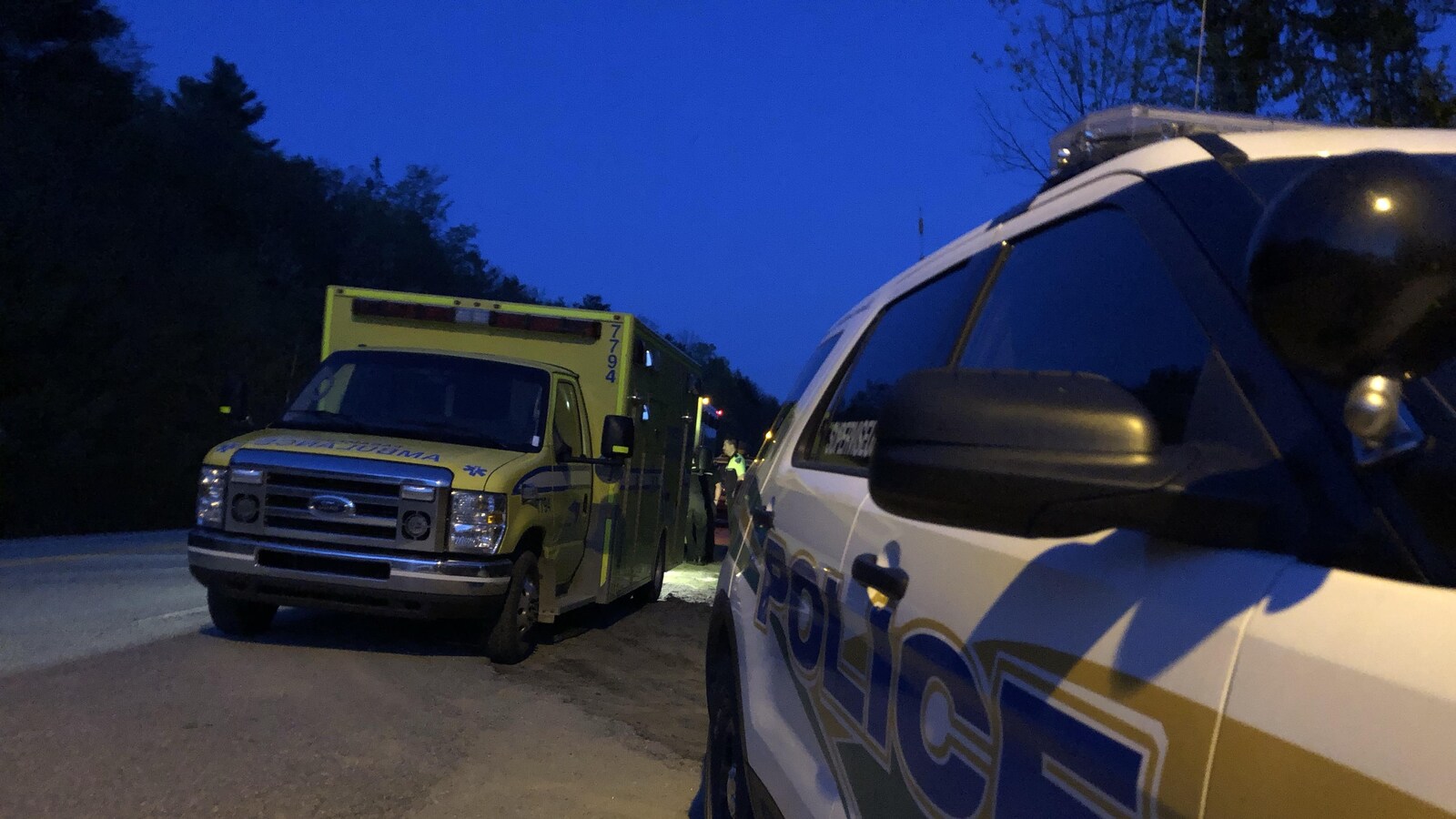 Une ambulance et une autopatrouille